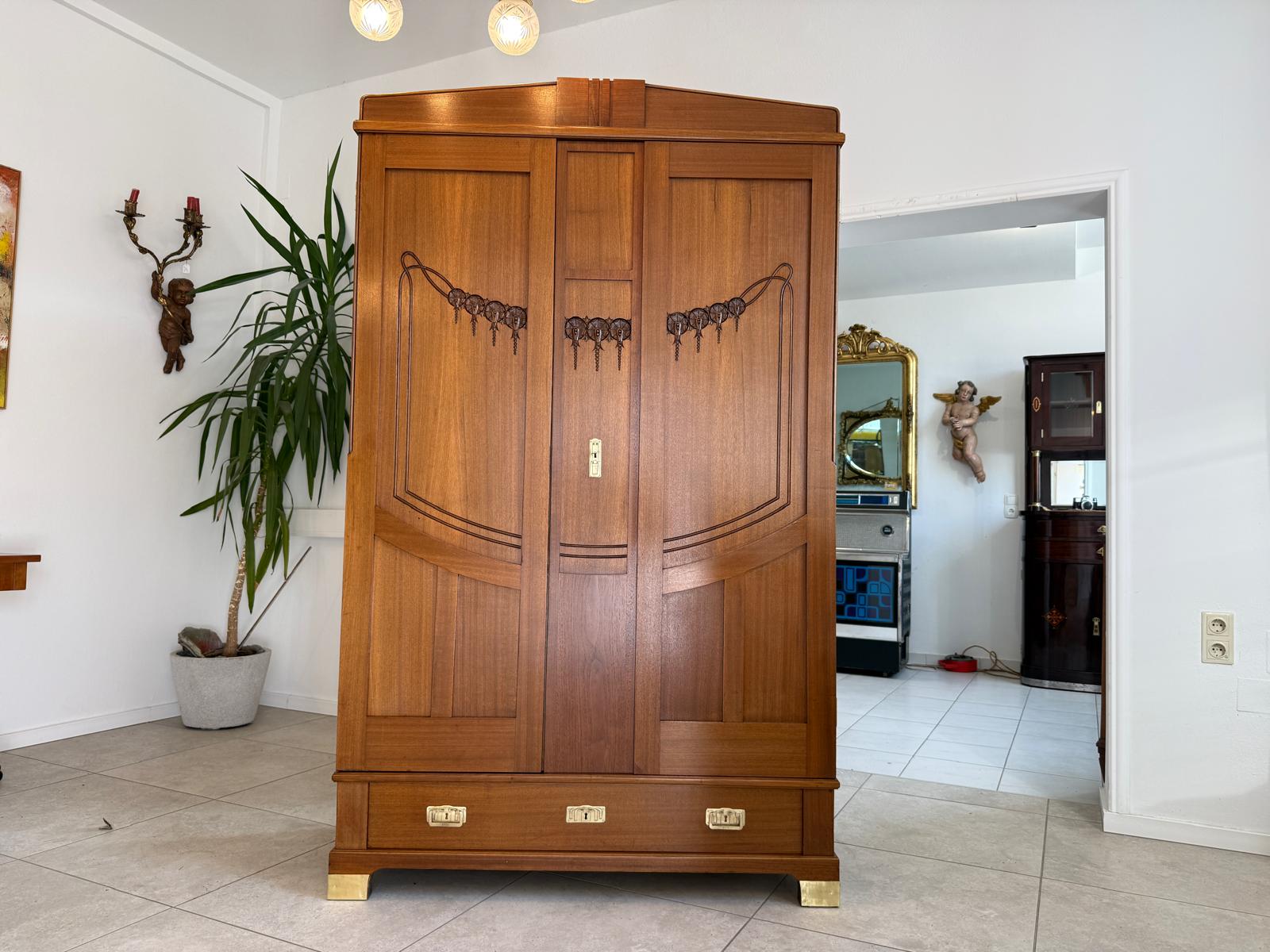 Sale Restaurierter Jugendstil Kleiderschrank Kleiderkasten D1260