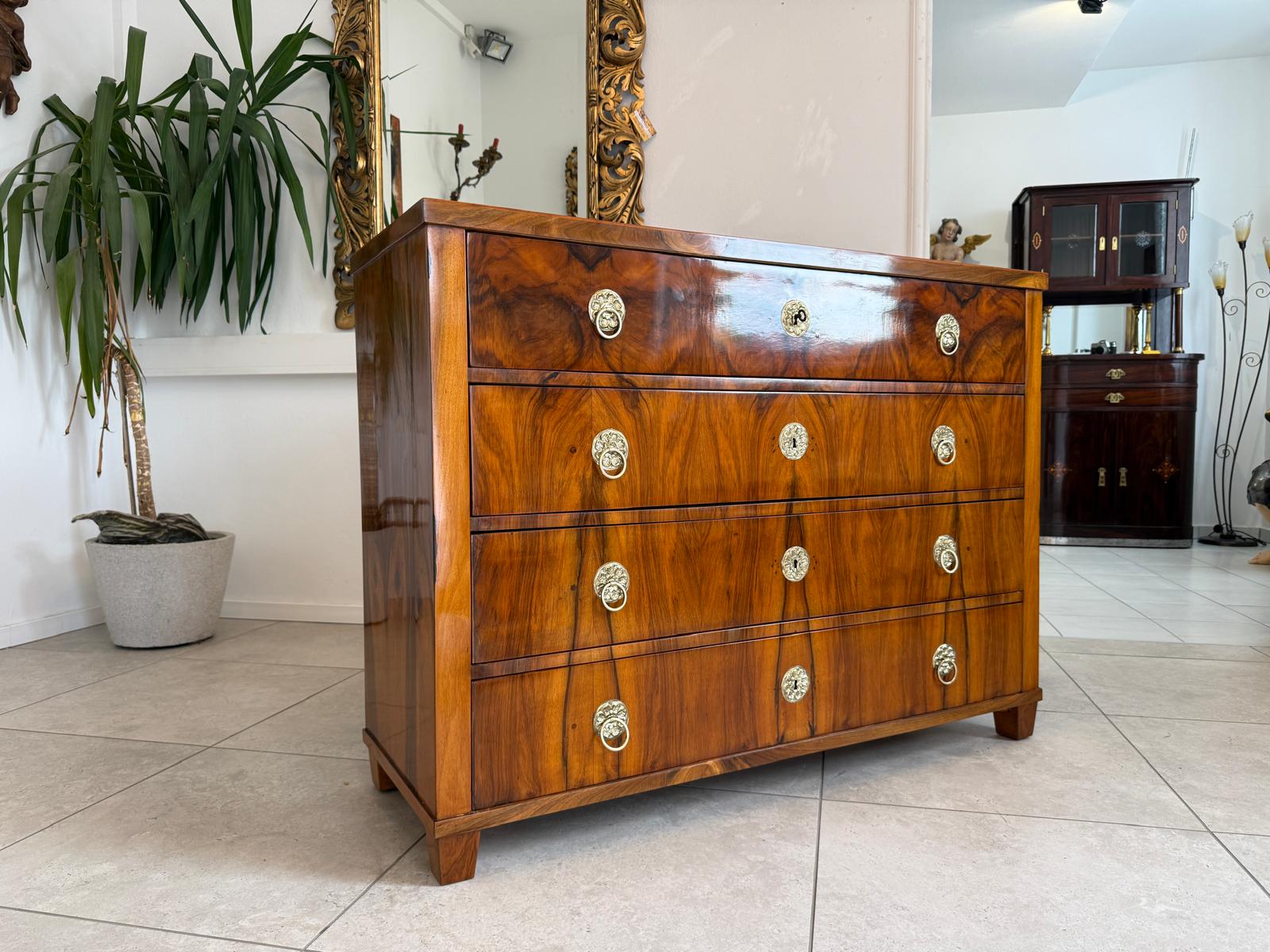 Biedermeier Kommode Nussholz Furniert Restauriert um 1820 D2869