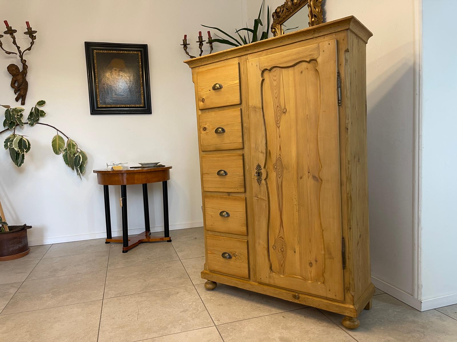 Bäuerlicher uriger Brotschrank Almerschrank Speiskasten Bauernkasten G1247