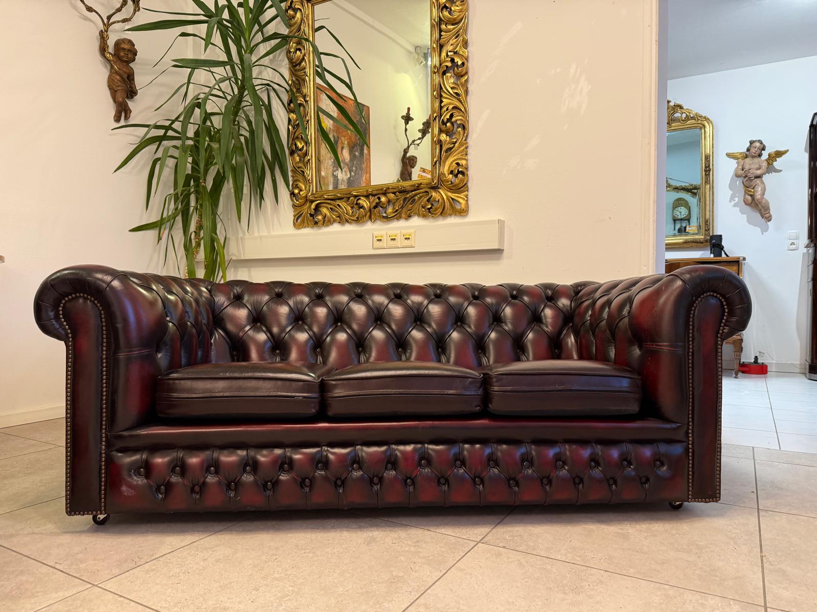 3er Ensemble Chesterfield Sofa Clubfauteuils Cultmöbel Antik D1027