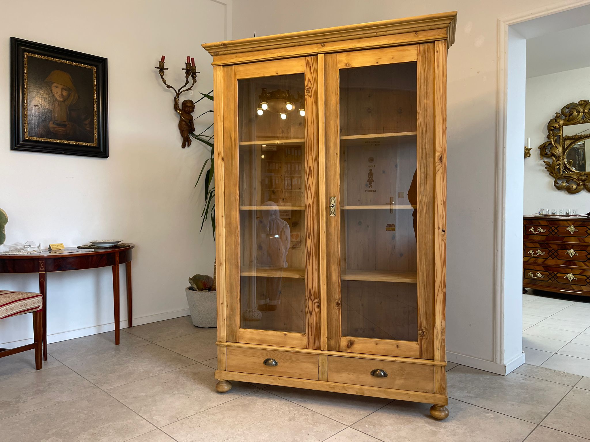 1bc18bbe-47ce-4482-a0ef-cc8b6a8d85c6-1 Restaurierte Jugendstil Vitrine Bauernvitrine Bauernschrank A5094