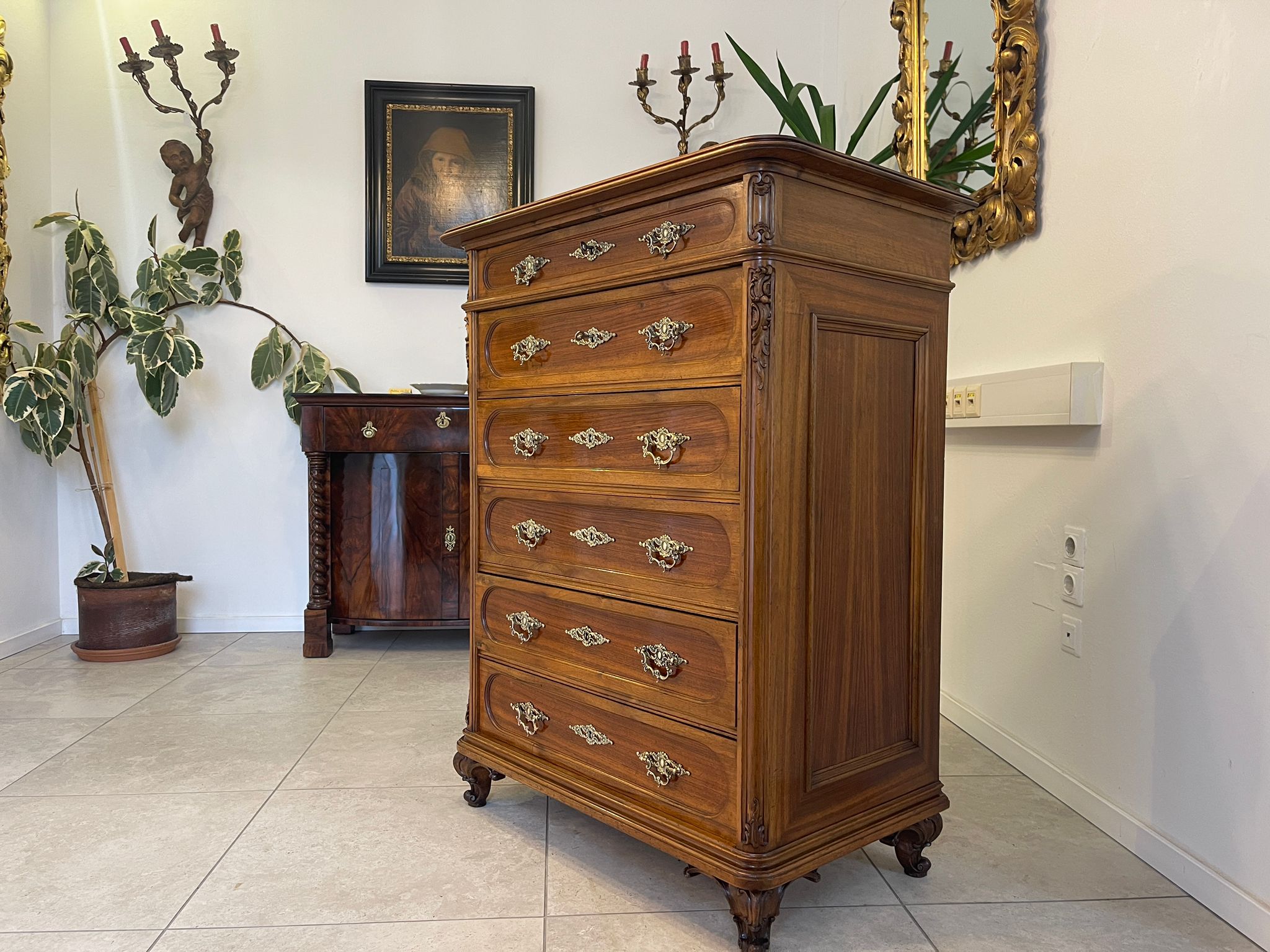 3957f79a-27d0-4dfb-8f40-13efc0495b97 Gründerzeit Wochenkommode Nussholz Ladenschrank Restauriert A5005