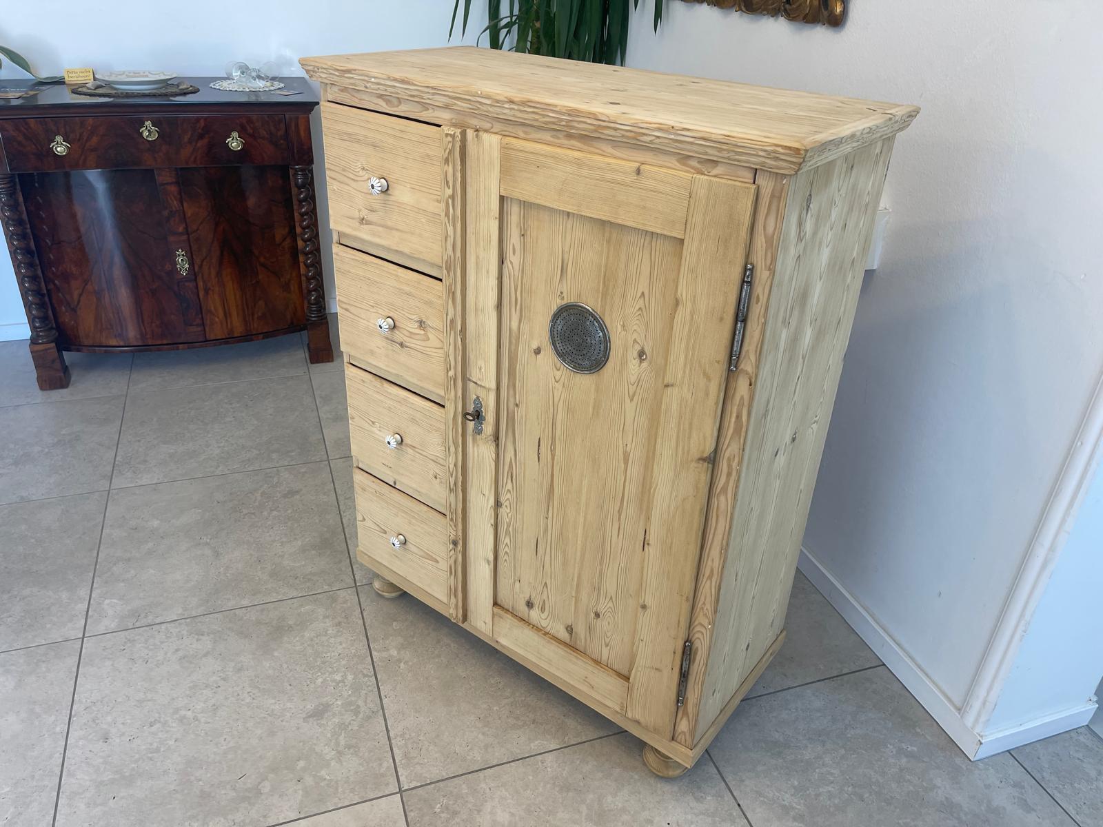 ef41cc3c-00ba-4ca4-b9f6-c0a7da3145f1 Biedermeier Brotschrank Almerschrank Speiskasten A4965