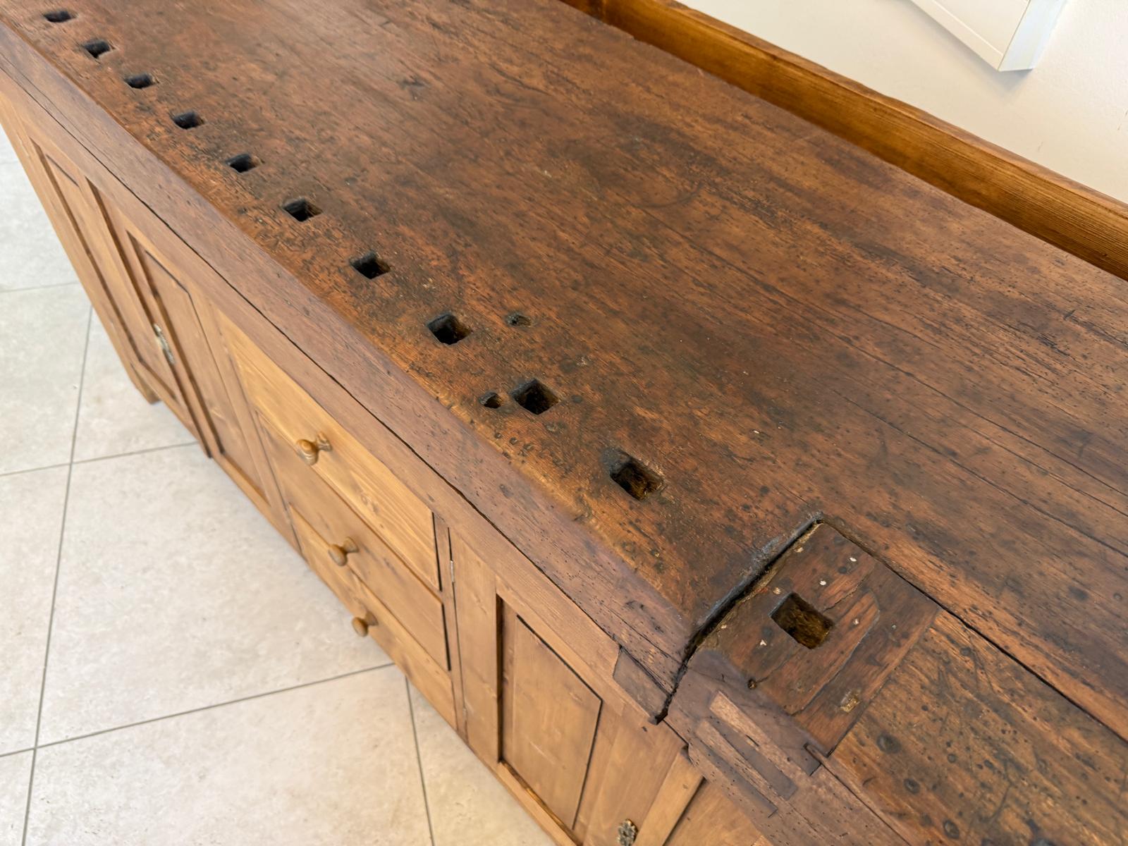 Historische Hobelbank Werkbank Pult Tresen Ladenschrank Designerstück D1255