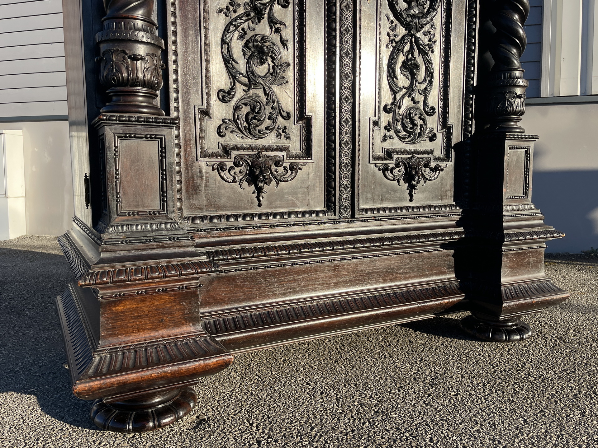 Monumentaler Renaissance Hallenschrank Prachtschrank B2064