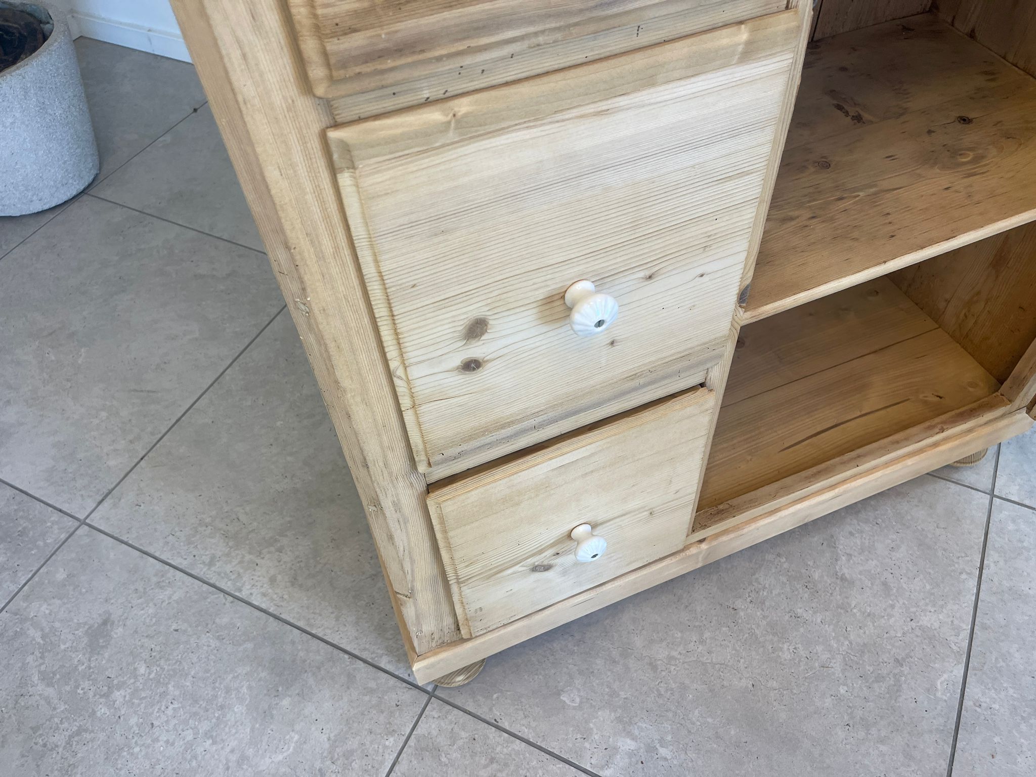 15936cca-1004-4a89-8a3f-a404160c806e ALTER uriger Brotschrank Almerschrank Speiskasten A4964