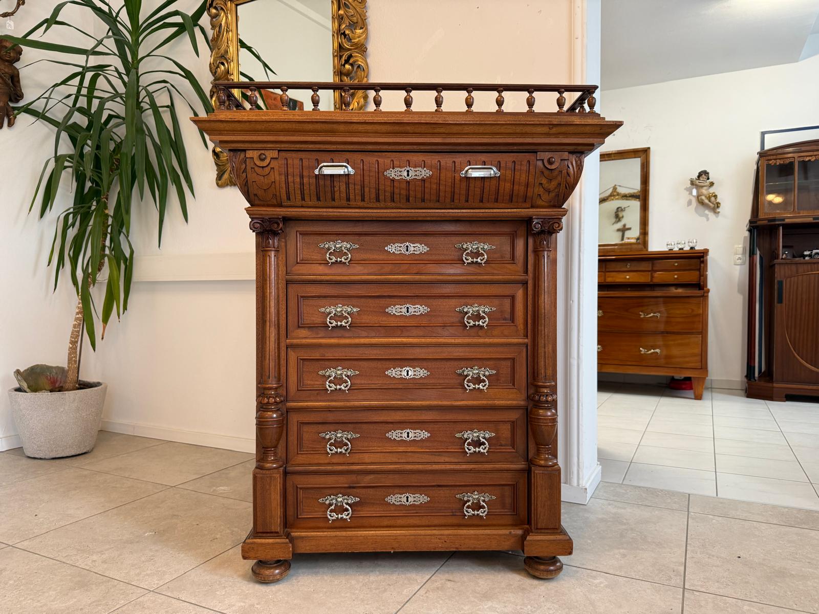 Gründerzeit Wochenkommode Nussholz Ladenschrank Säulenkommode G1729