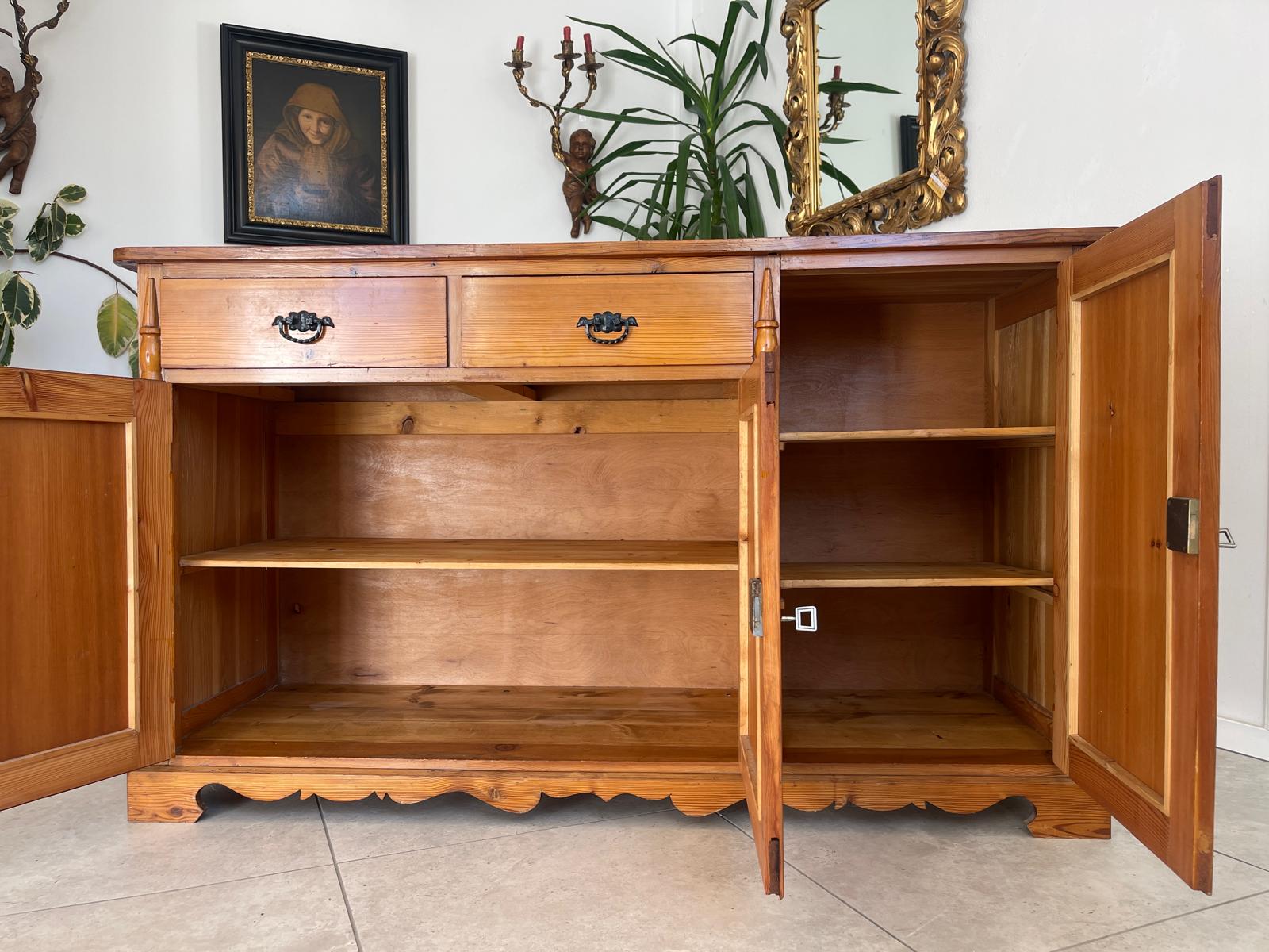 Bäuerliche Anrichte Kommode Sideboard Bauerschrank G1281