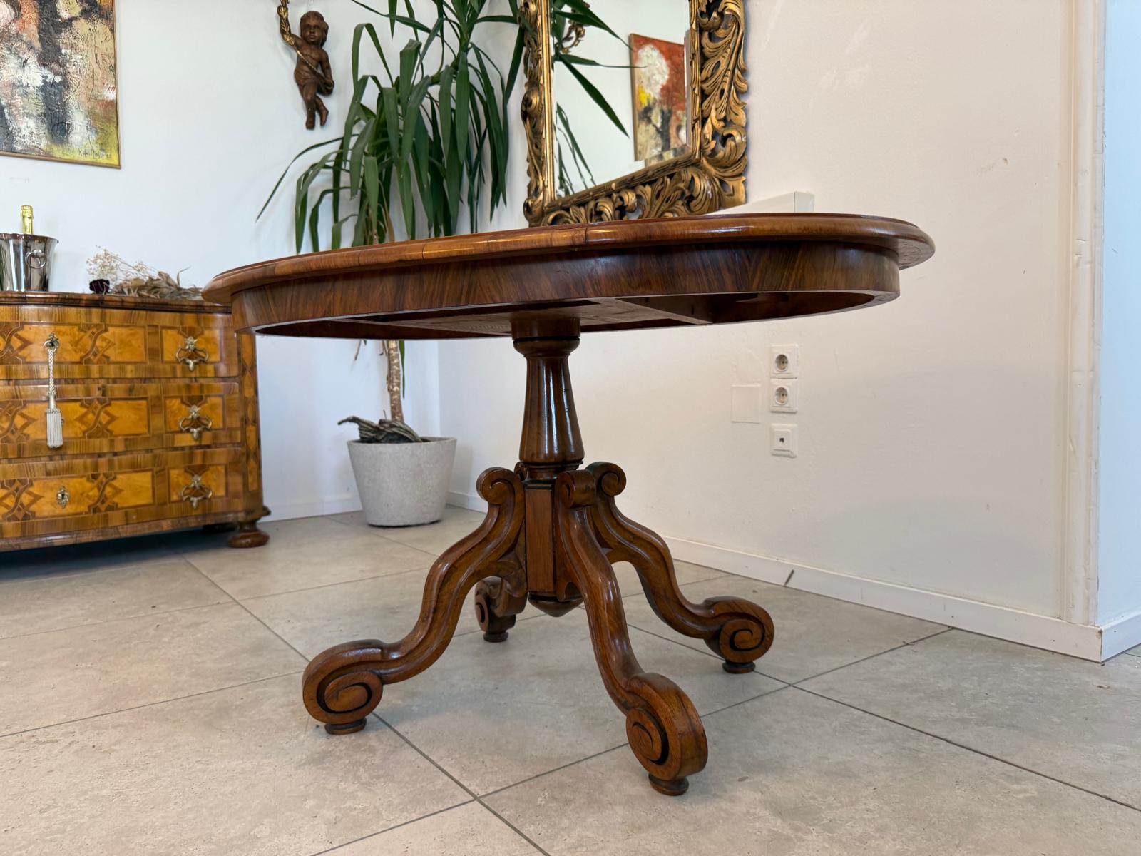 OvalerSpätbiedermeier Tisch Beistelltisch Nussholz Furniert D2809