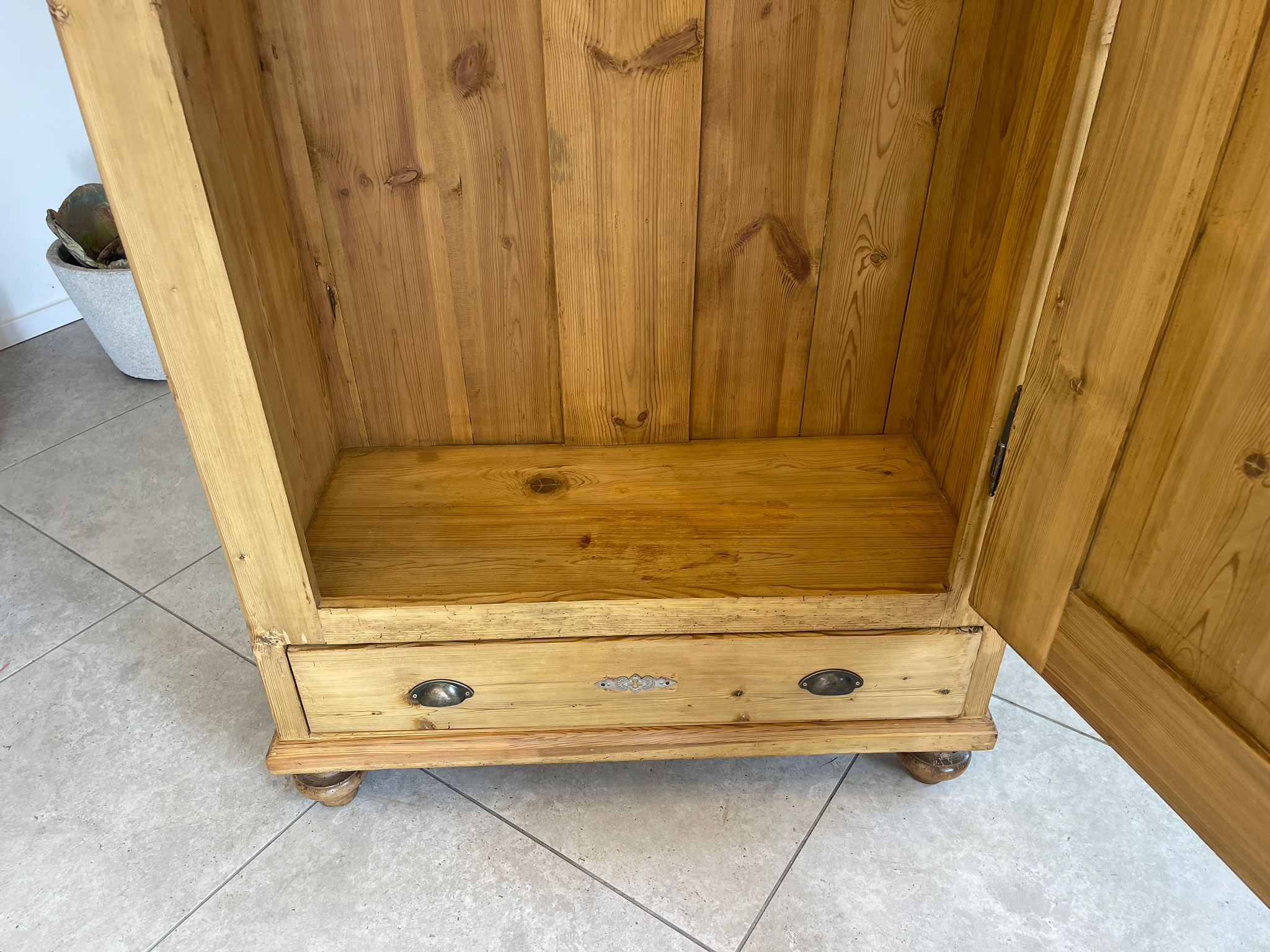 cd4aefd3-beb0-4fcd-8c89-47cab3d4b353 Originaler Biedermeier Bauernschrank Naturholzschrank A4880