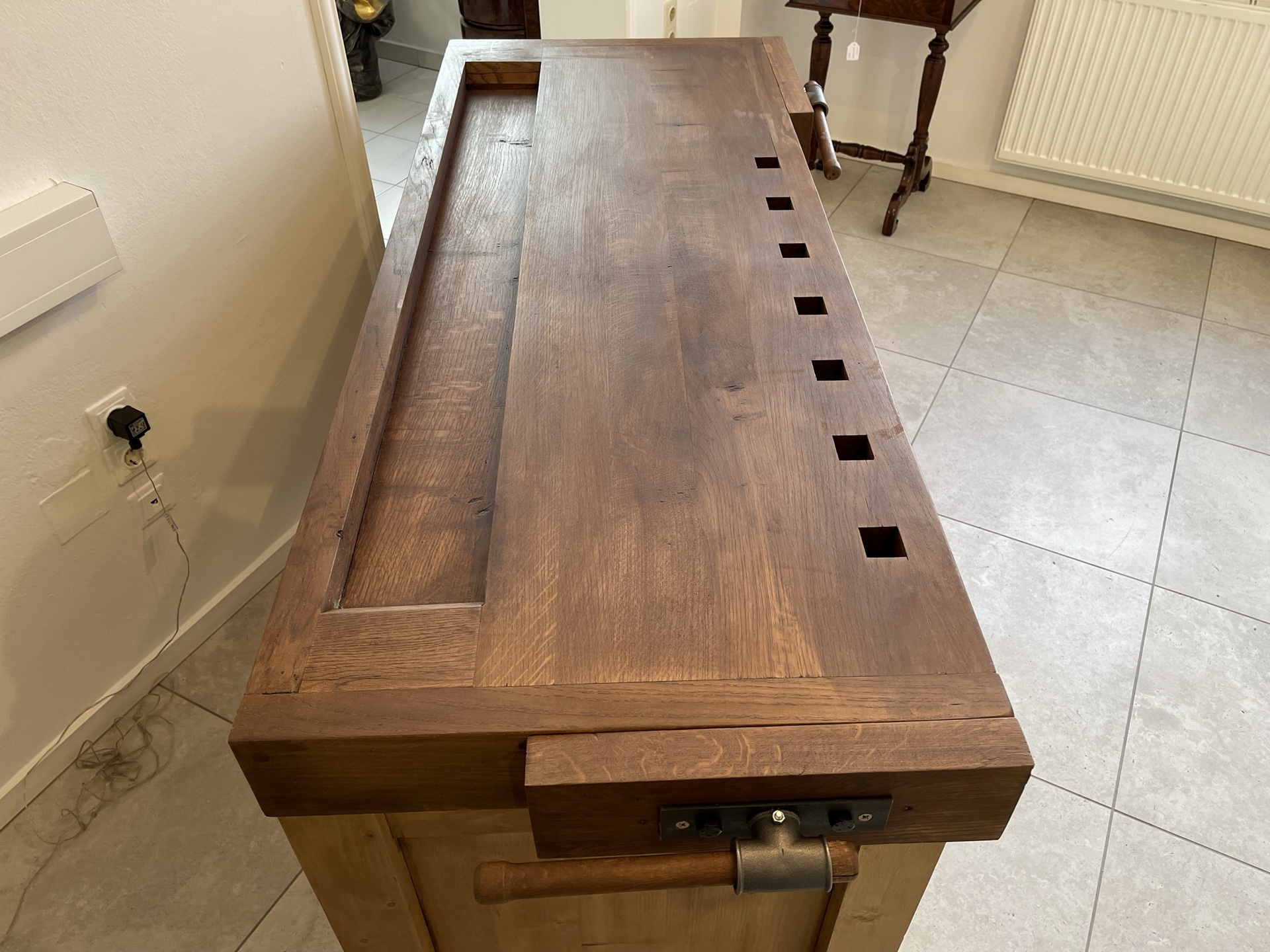 barock-biedermeier_118DbNUERNQTFtsY Urige Antike Hobelbank, Alte Werkbank aus Eichenholz mit Ladenelement B1192