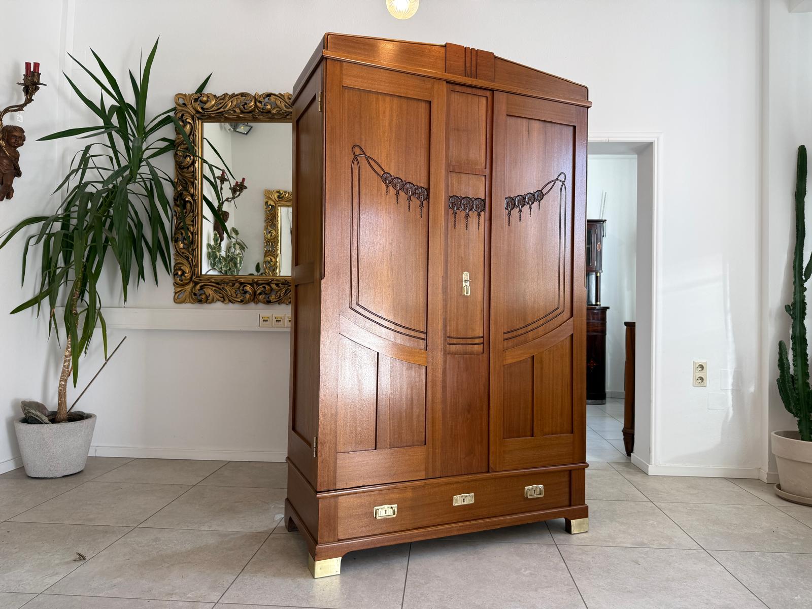 Sale Restaurierter Jugendstil Kleiderschrank Kleiderkasten D1260
