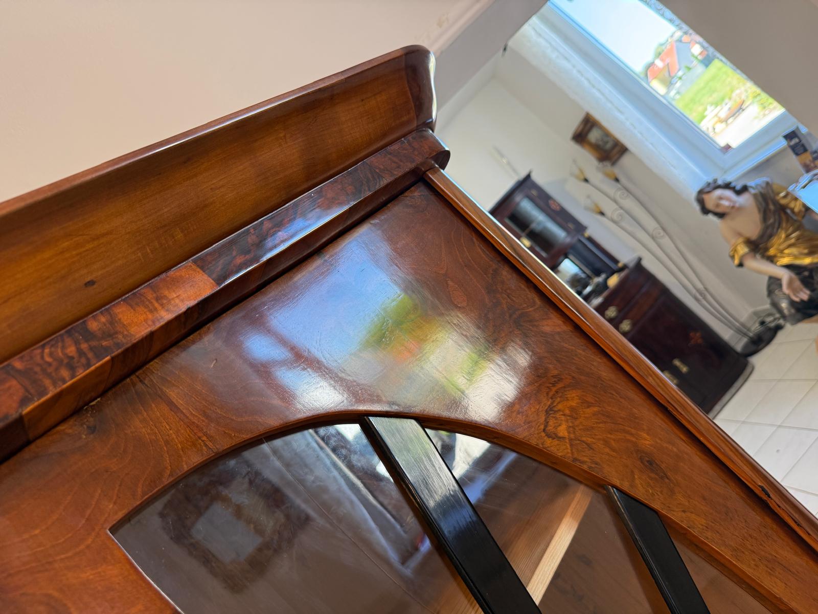 Biedermeier Vitrine Sonnenvitrine Bücherschrank Bibliotheksschrank Nussholz D2608