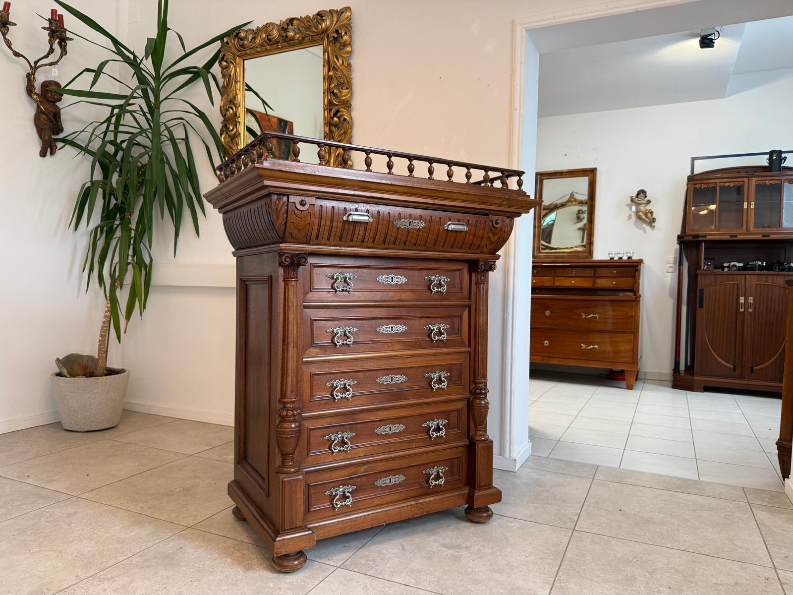 Gründerzeit Wochenkommode Nussholz Ladenschrank Säulenkommode G1729