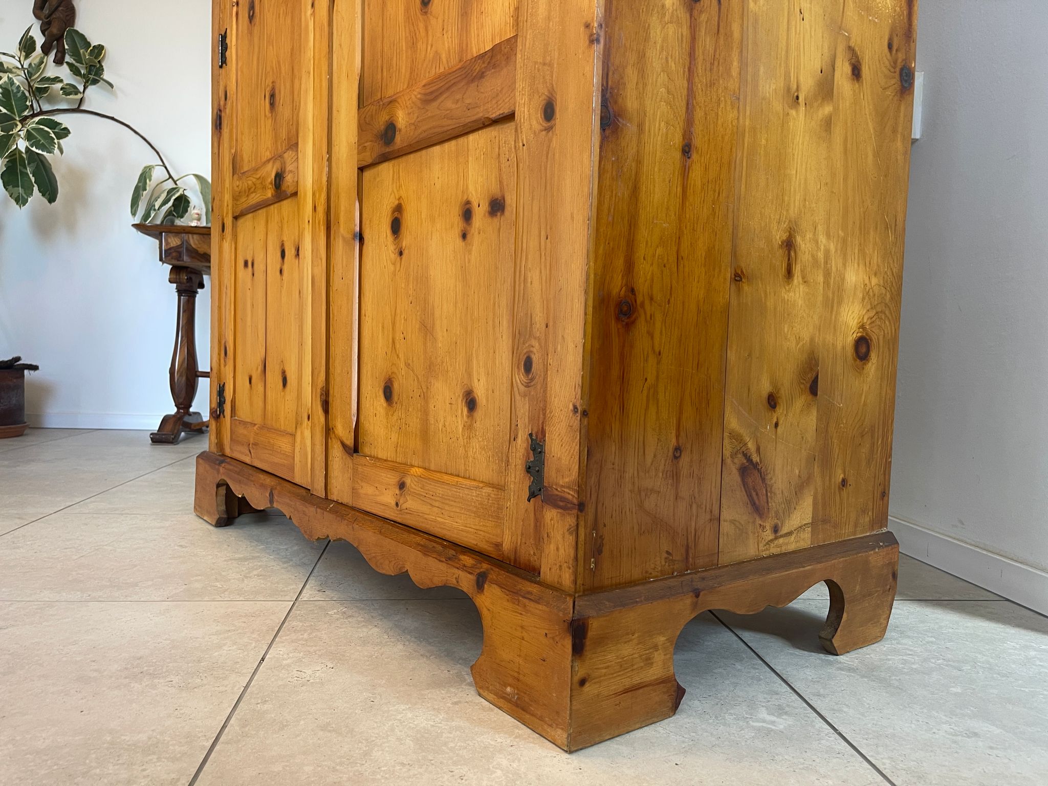 Zirbenholz Schrank Kasten Bauerschrank Kleiderkasten Bauernmöbel G1535