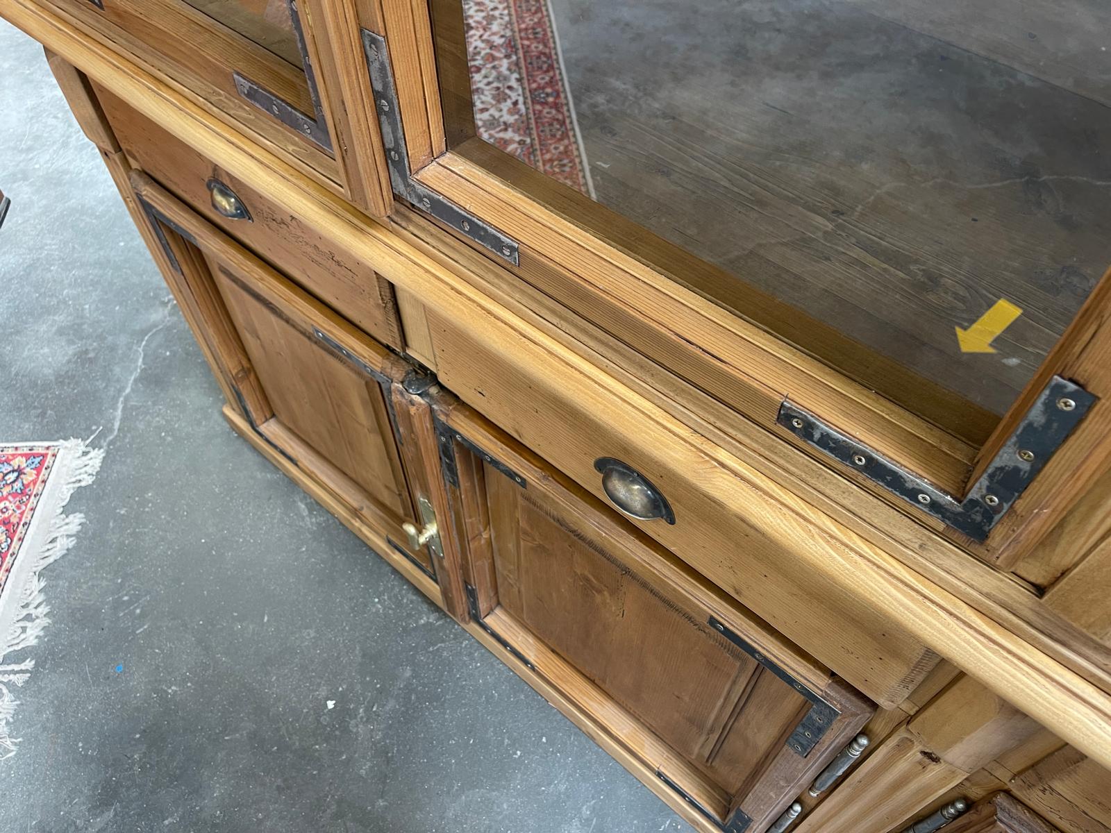 Antiker Bäuerlicher Bücherschrank Große französische Bibliotheksvitrine Glasschrank G1367