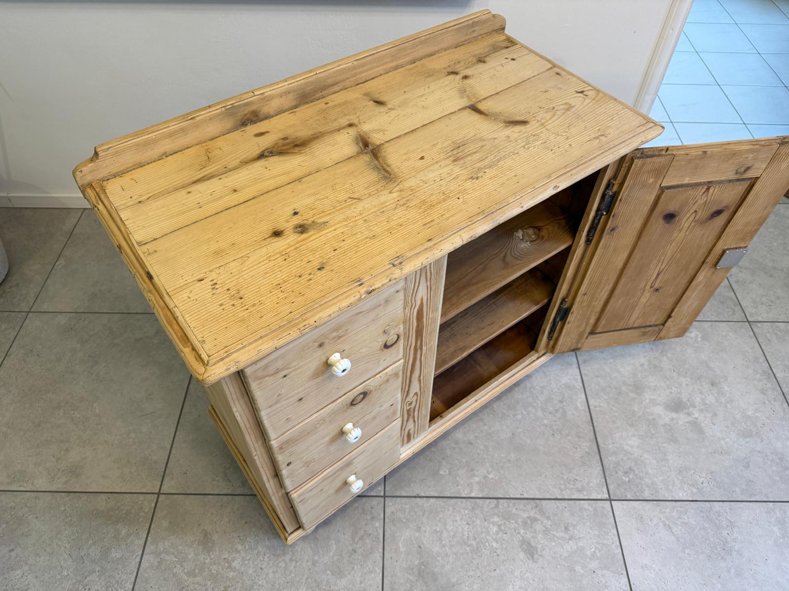 Uriger Brotschrank Biedermeier Almerschrank Vorratsschrank Bauernkasten D1101