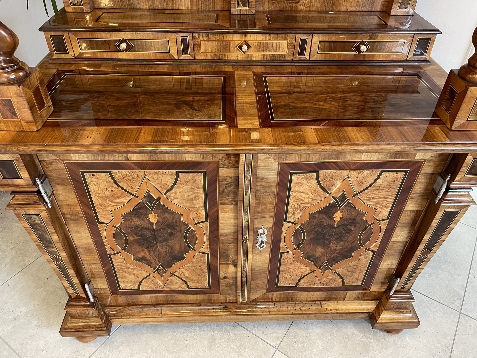 bauernschrank-bauernmoebel_140 Barock Sekretär Tabernakel Antiquität Stollenschrank mit Vollsäulen B1636