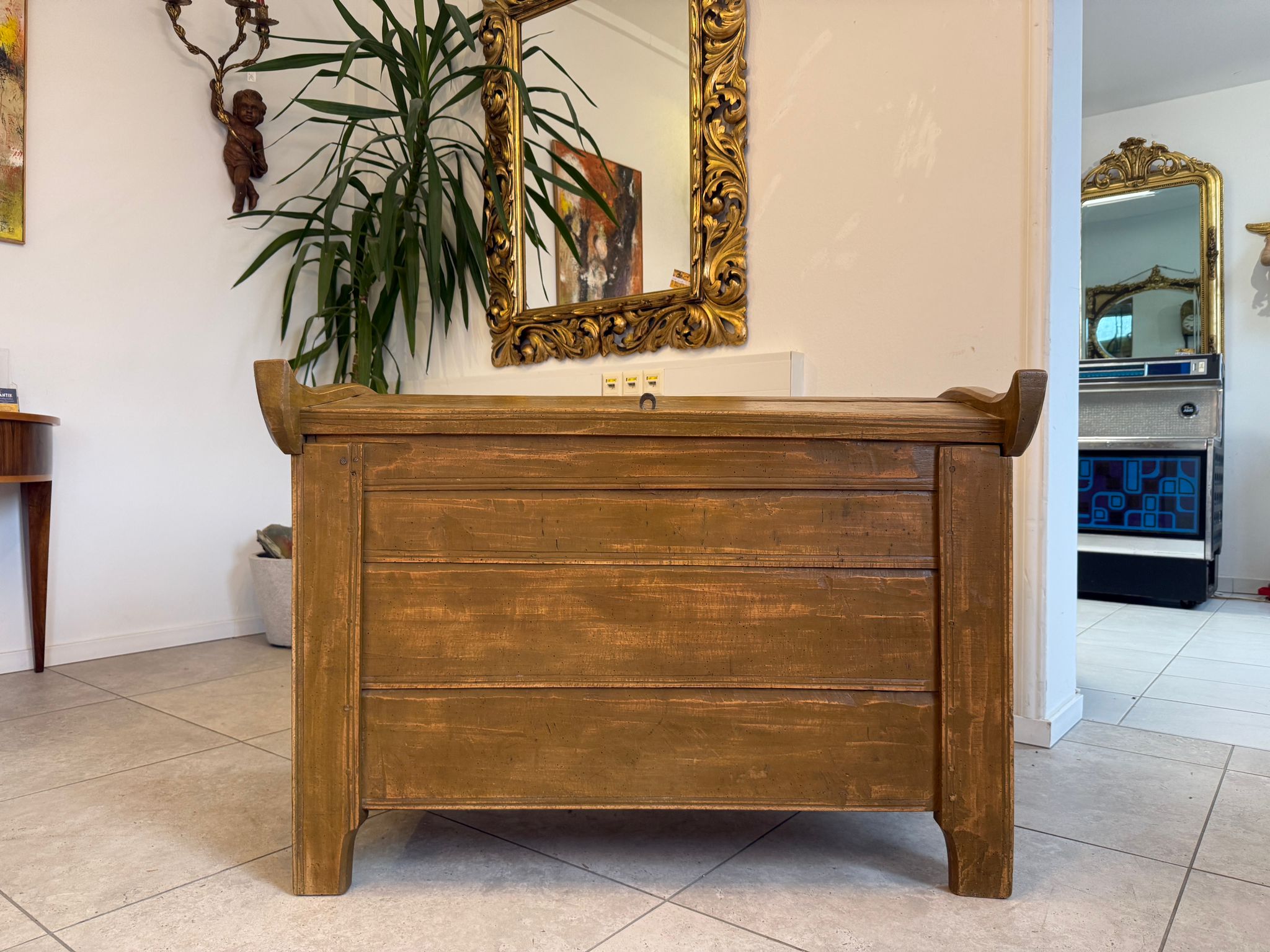 romanische Bauerntruhe Giebeltruhe Holztruhe E2182