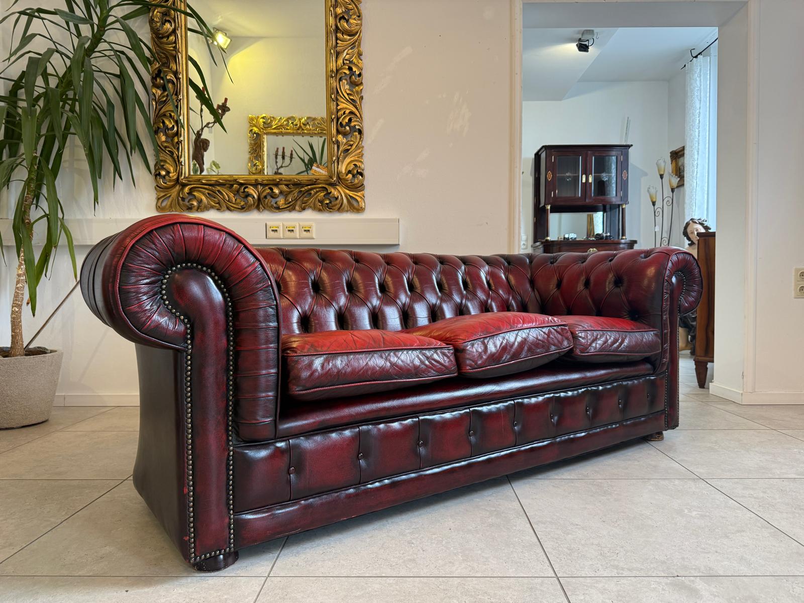 Chesterfield 3er Clubsofa Diwan Couch Oxblood Kultmöbel D2304