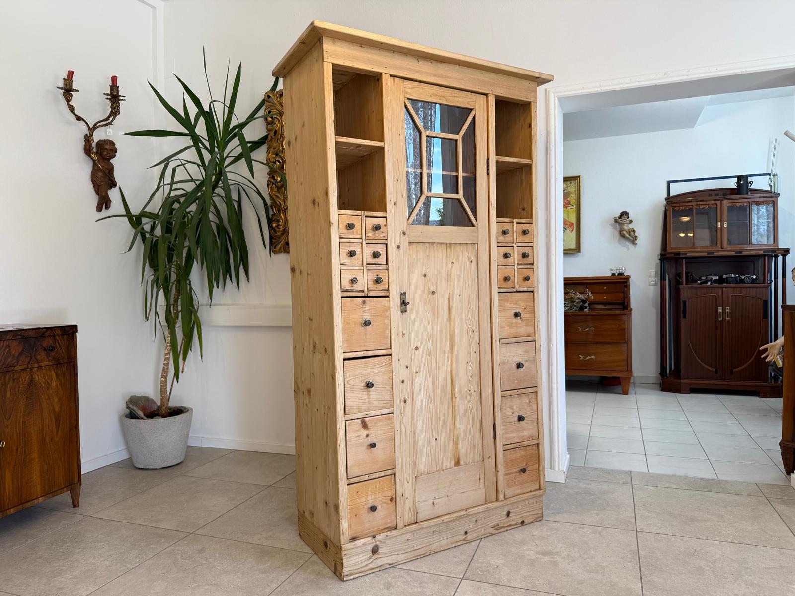 Uriger Speiskasten Ladenschrank Kräuterschrank Fichtenholz Antik G2016