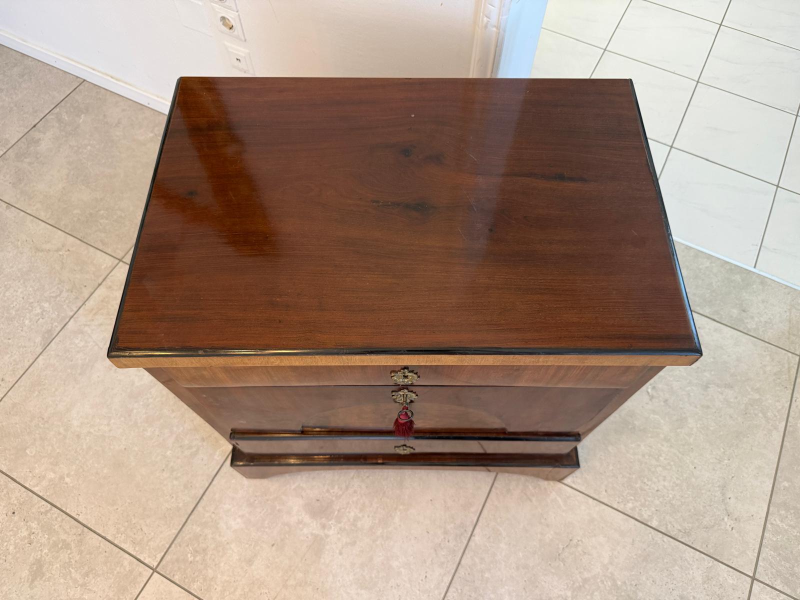 Biedermeier Kommode 3 Ladenkommode Nussholz Antiquität D2760