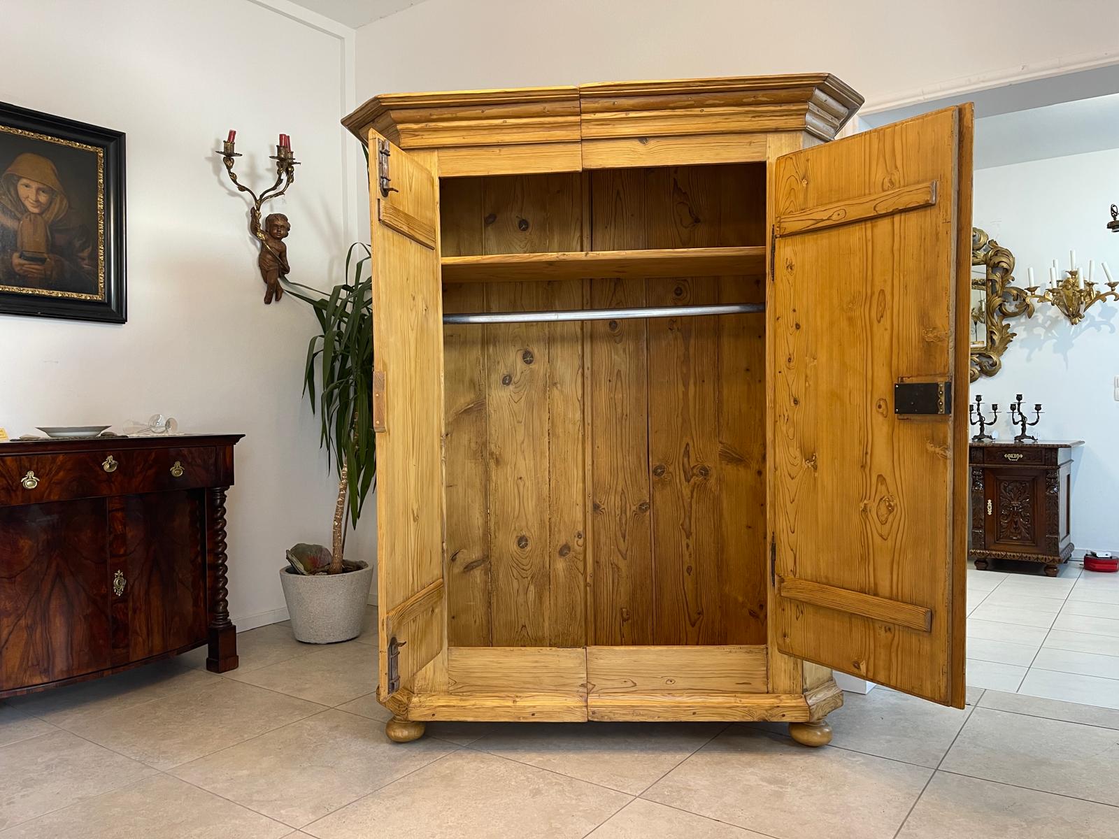 ac0c8509-fbed-4979-8d09-95b2eac38a23 Bauernschrank Barockschrank Barock Hallenschrank Kasten A4976