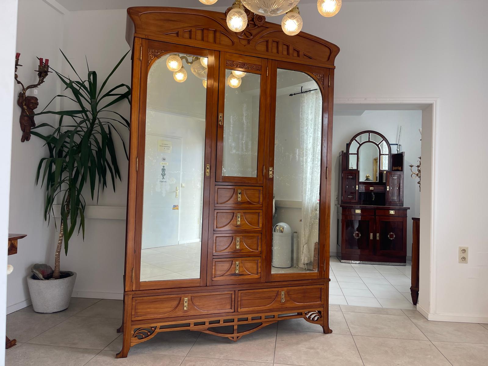 Geräumiger Jugendstil Glasschrank Kleiderkasten Schrank Garderobenschrank G1351