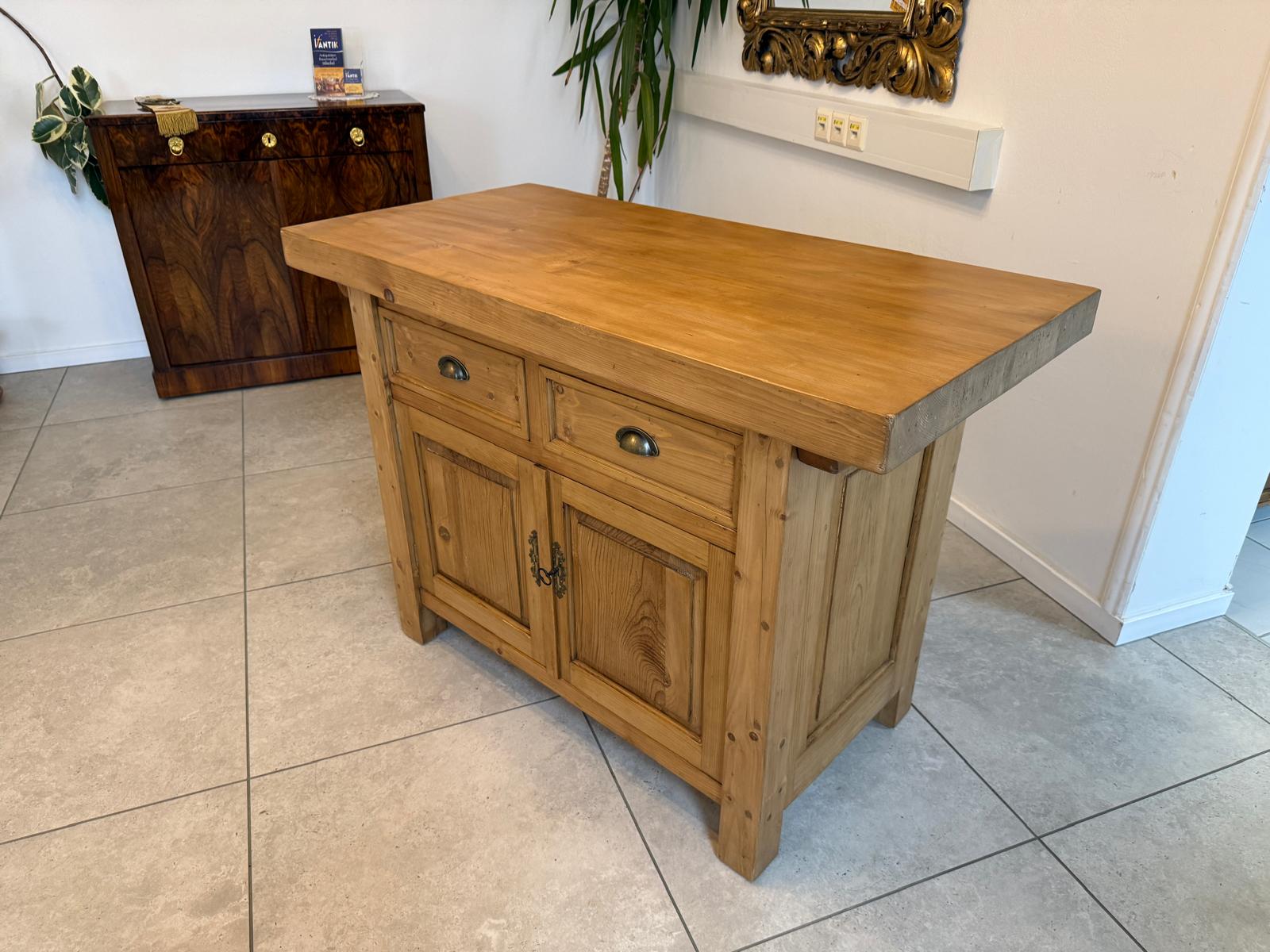 Urige bäuerliche Bar Altholz Vintage Verkaufstheke Schneidertisch D1114