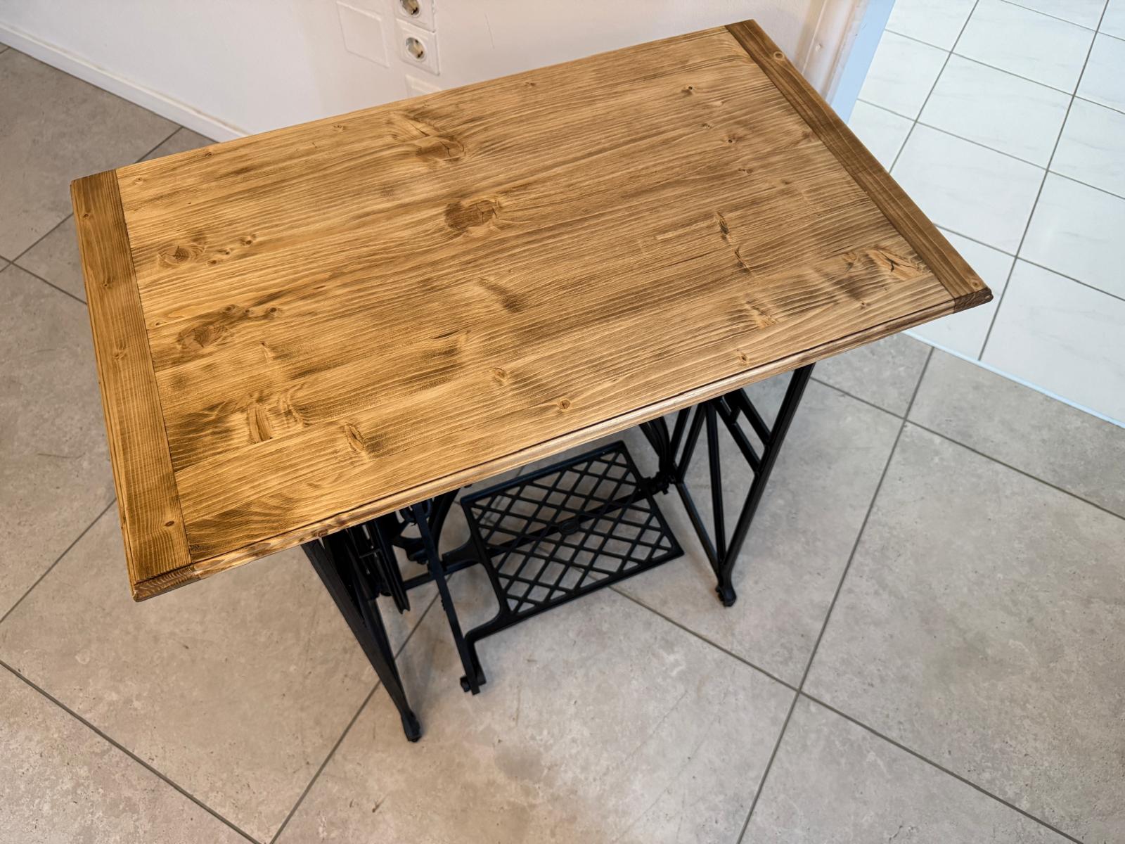 Bäuerlicher Tisch Nähmaschinentisch Gusseisern TraumG2023