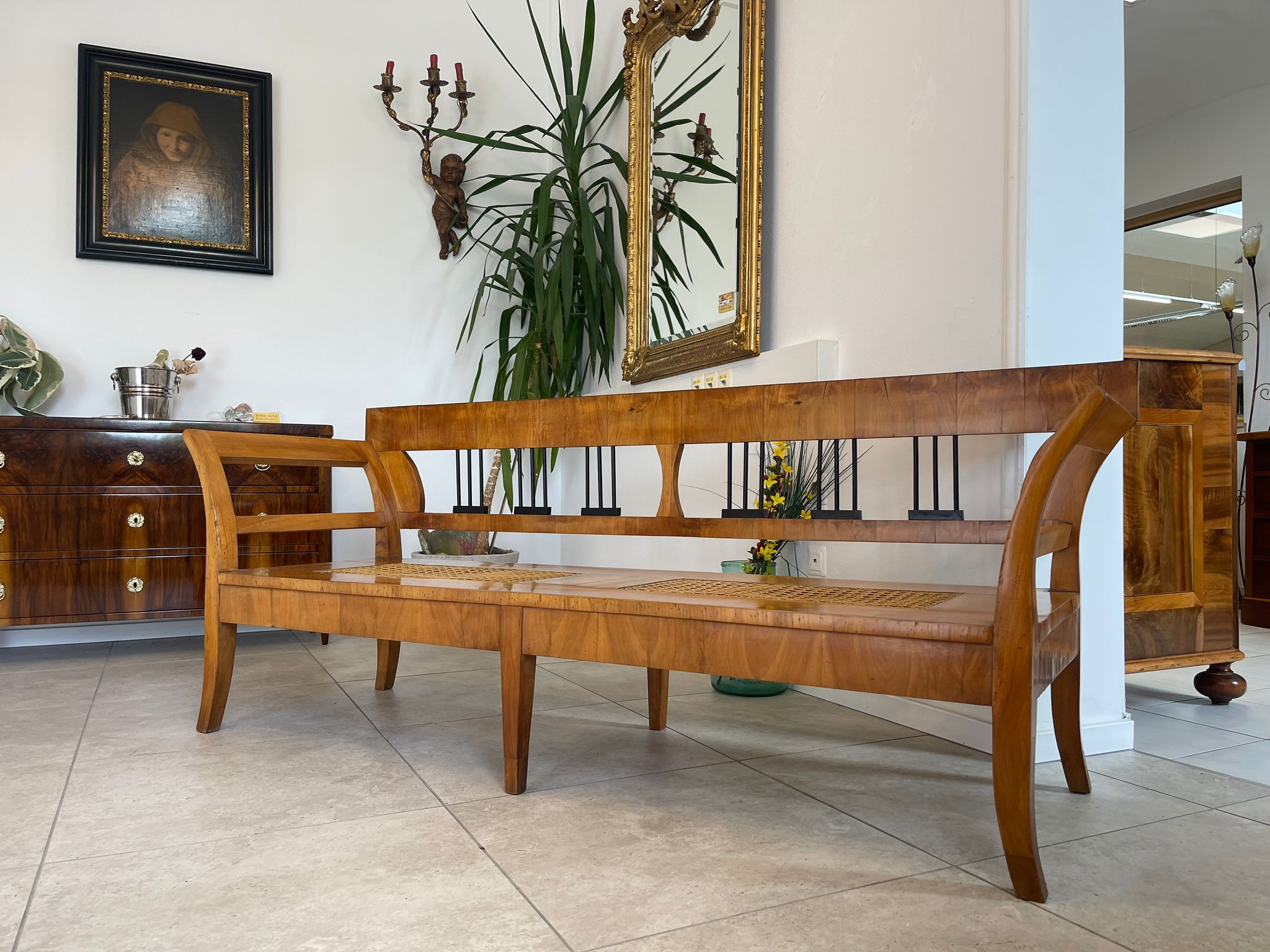 Biedermeier Sofa Diwan Couch aus Nussholz, Geflecht, original, A4588