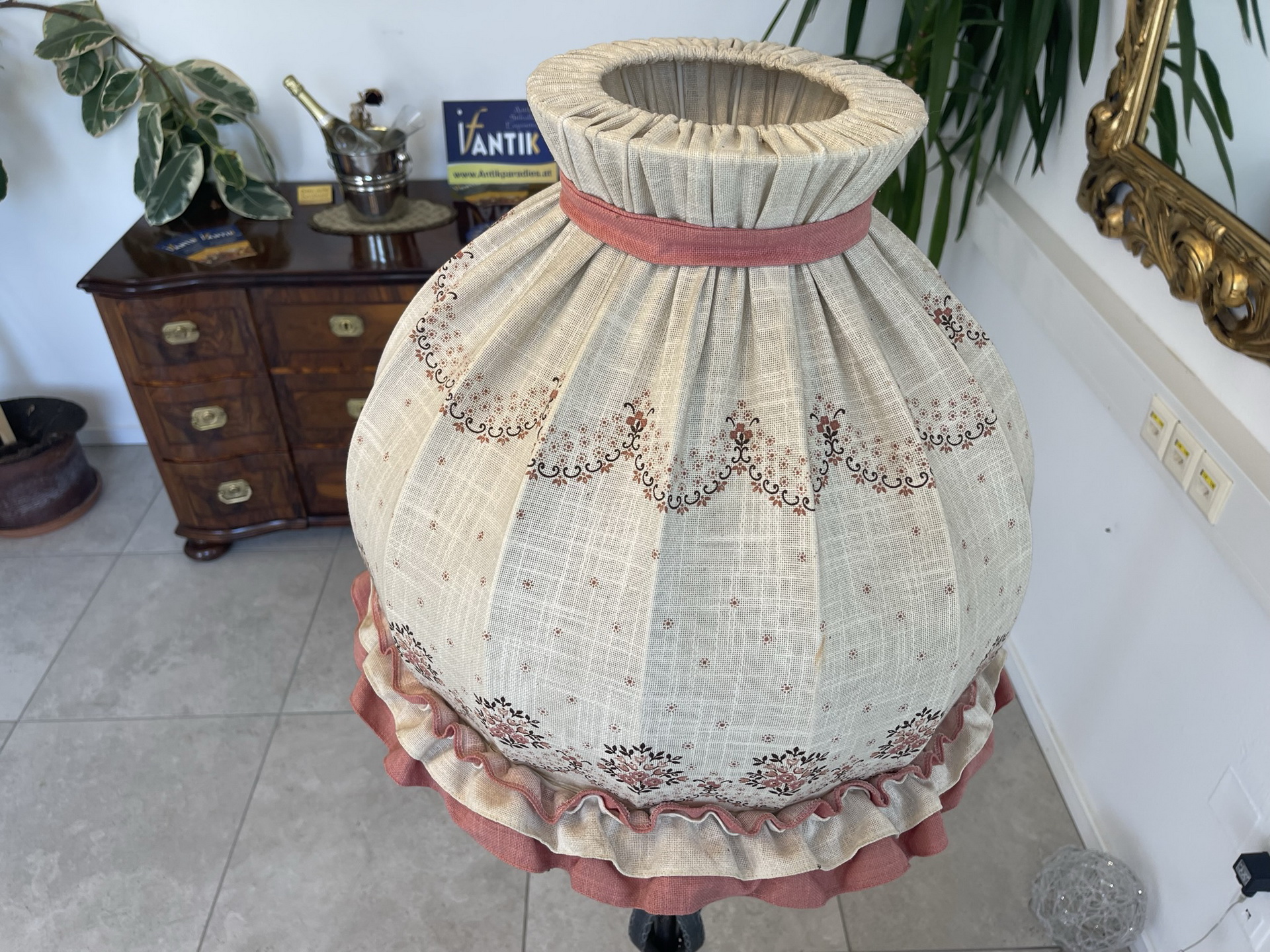 Bauernschrank-Bauernkasten_60K2WyTFzWwXxGc Stehleuchte Stehlampe Bauernlampe Stofflampe B1659