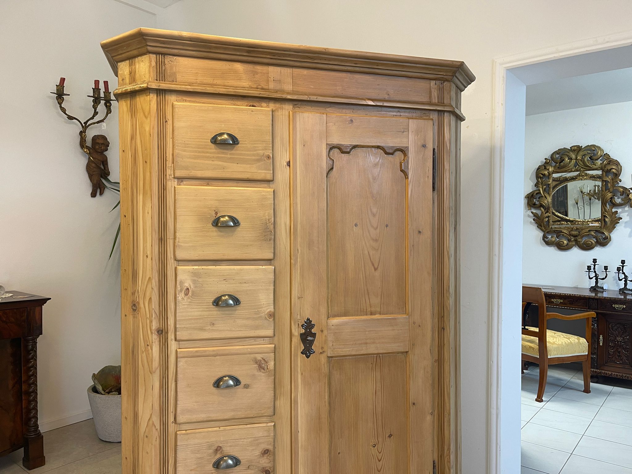 6ac7f792-8f0b-4721-b21c-92d72f0d95d7 ALTER uriger Brotschrank Almerschrank Speiskasten A5037