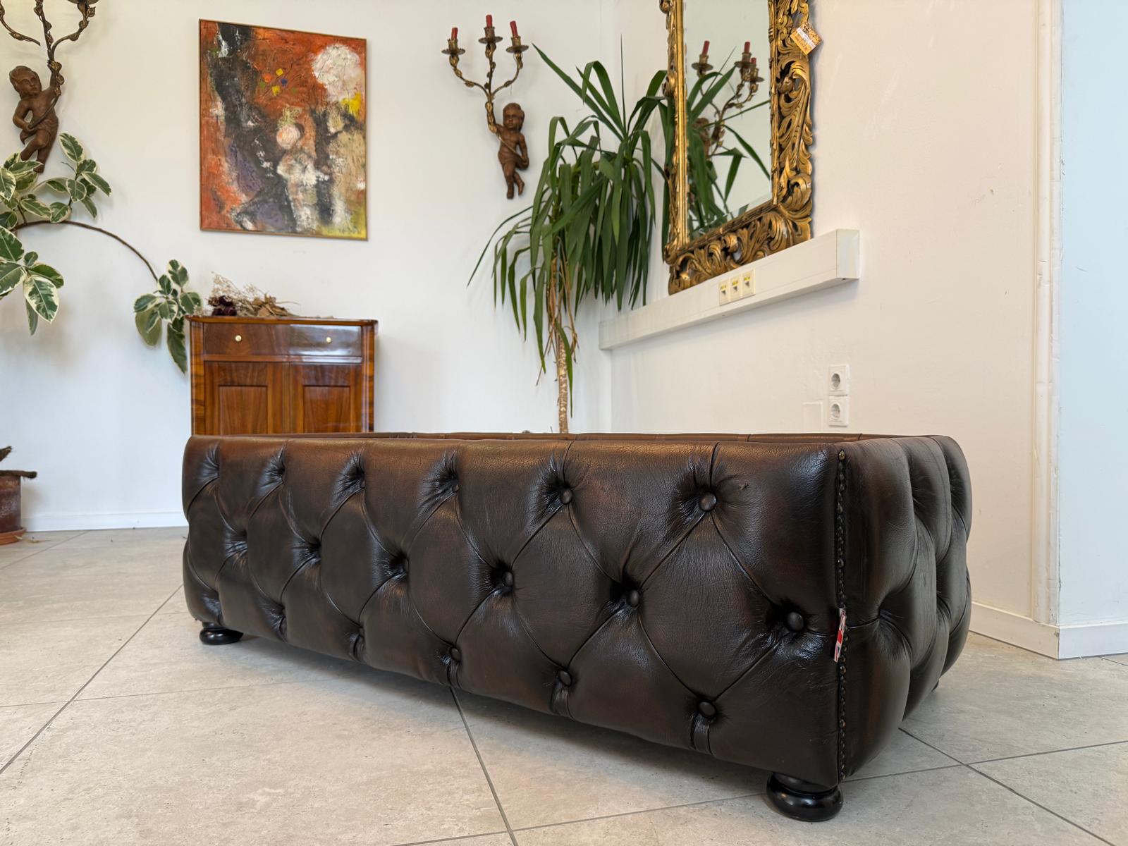 Exclusiver Chesterfield Couchtisch aus Leder, Antik Braun,  klassisch, stilvoll D2919