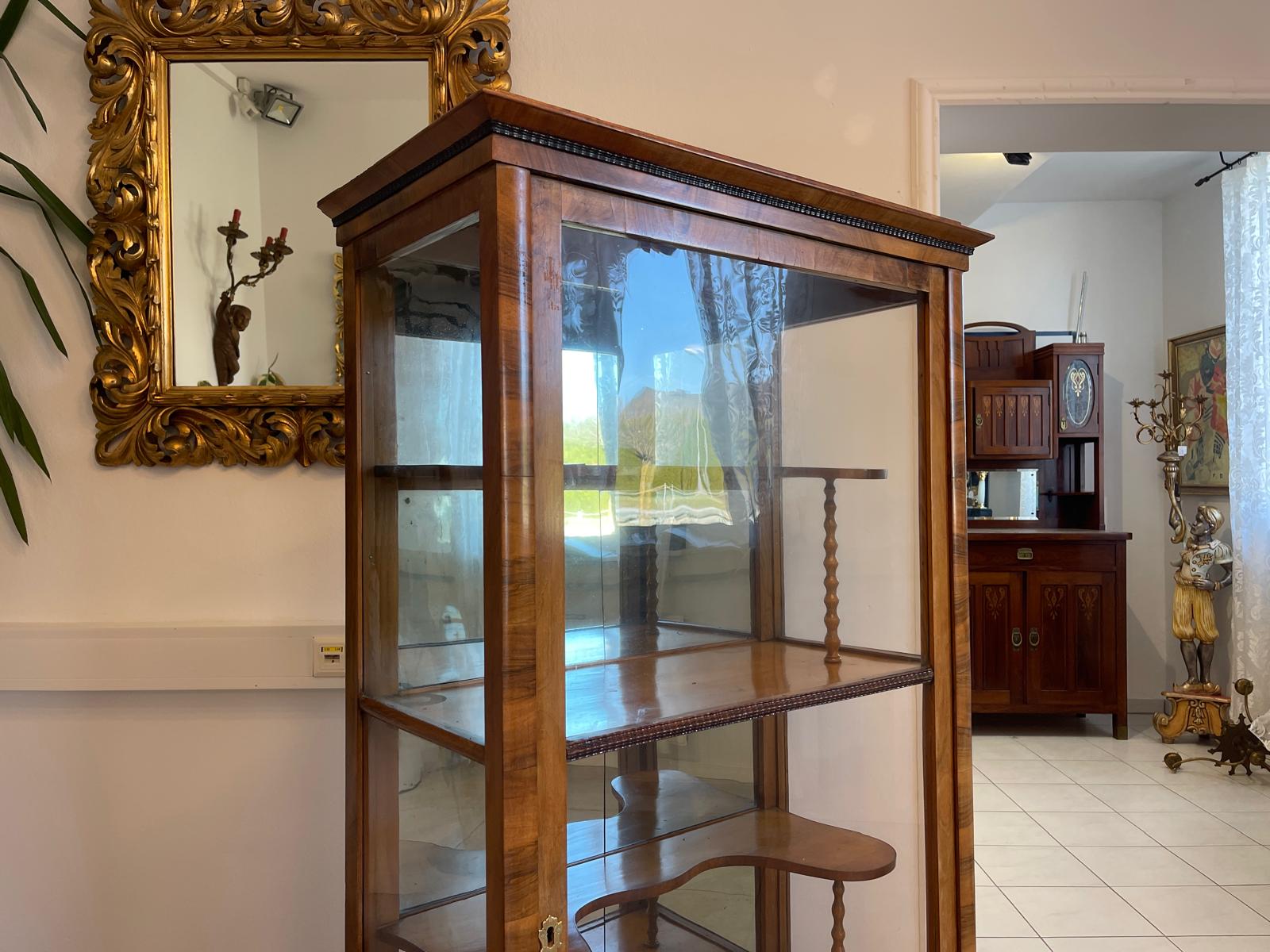 Originale Biedermeier Vitrinenschrank Glasschrank Nussholz Antiquität G1307