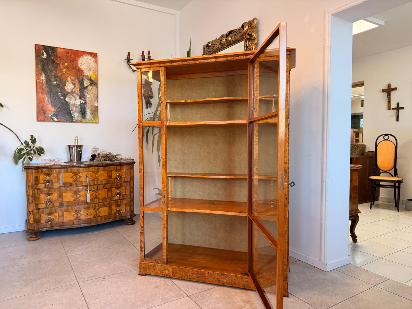 Restaurierte Biedermeier Vitrinenschrank Glasschrank Pappelholz Antiquität D2768