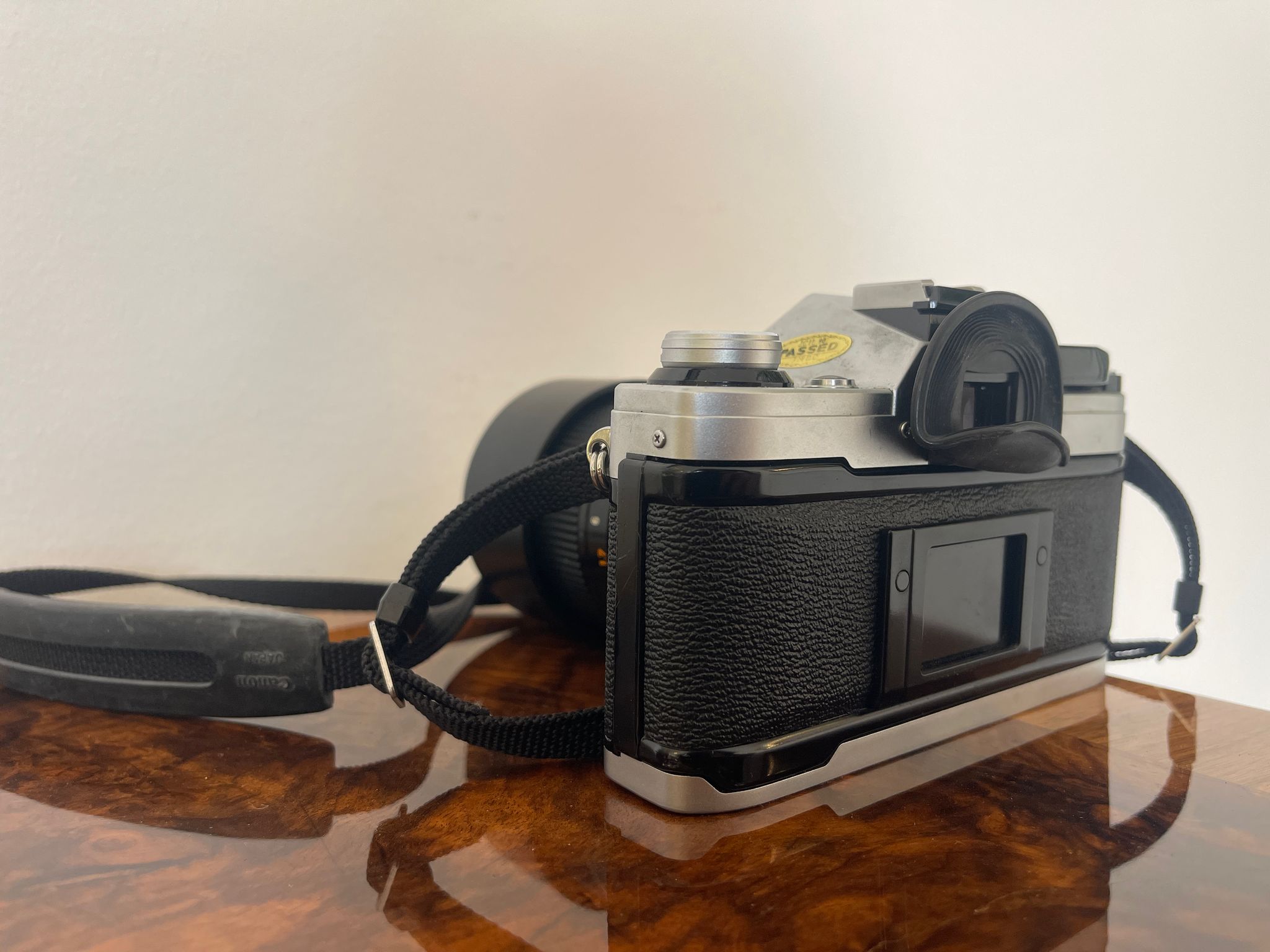 Canon AE1 Spiegelreflexkamera mit automatischer Belichtungssteuerung - AE1 Canon, FD-Bajonett, 1976-1984, S/N 2630343