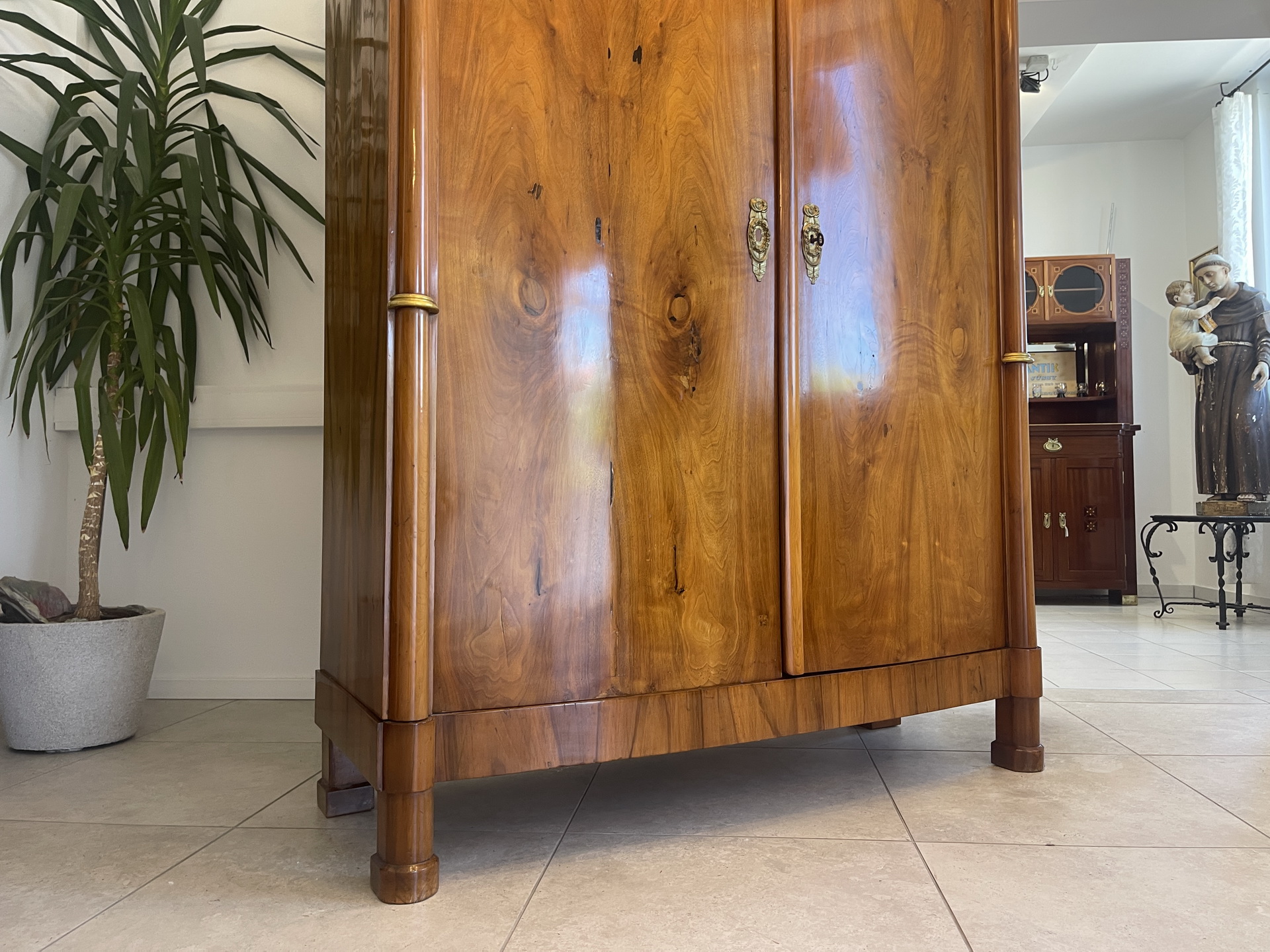 IMG_9640p8gNhSHyR9S5B Altrestaurierter Empire Säulenschrank Kleiderkasten Nussholz A4468