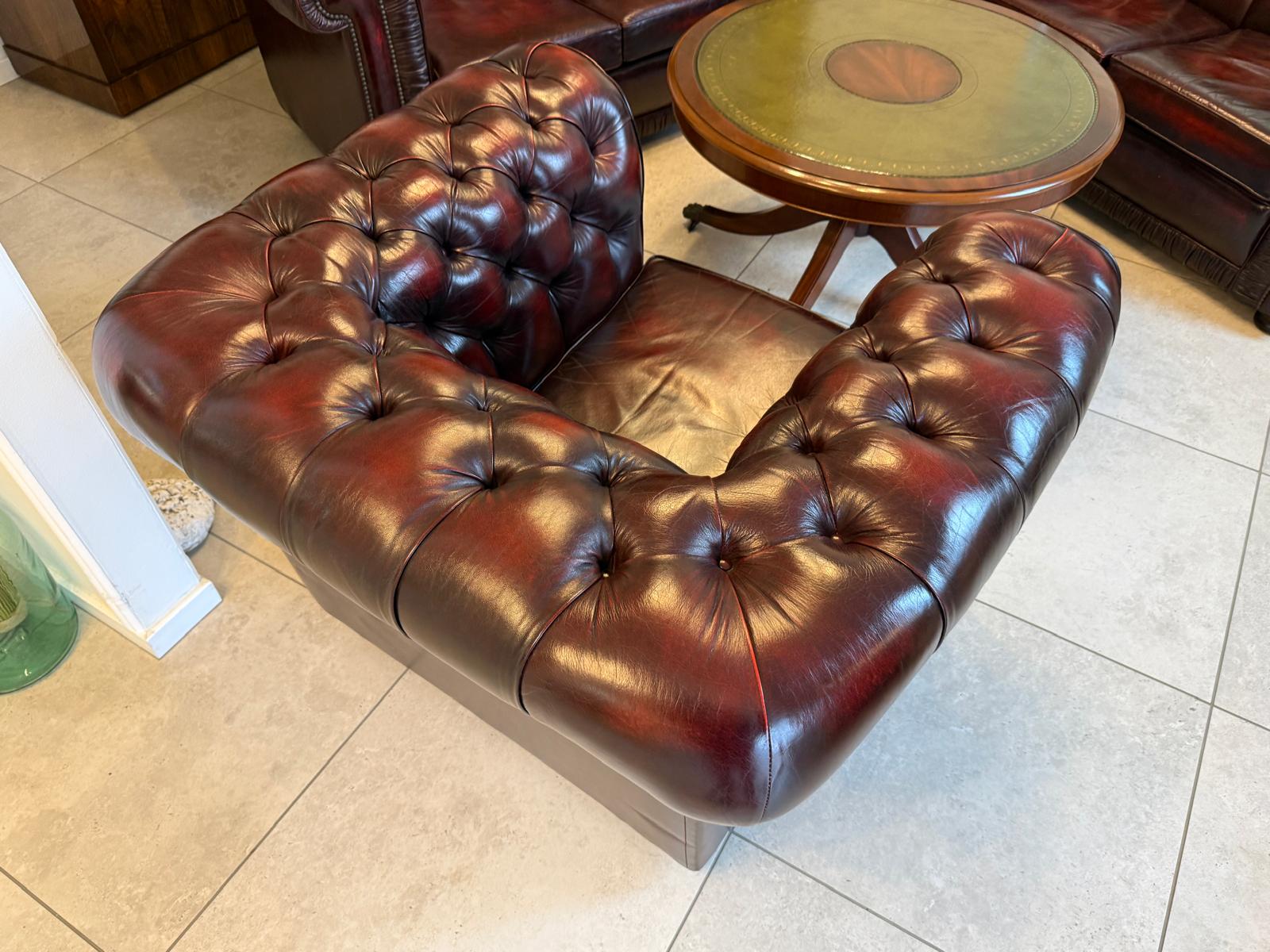 Chesterfield Ensemble 3 teilig Ledersofa Fauteuils Clubmöbel Cultmöbel D1110