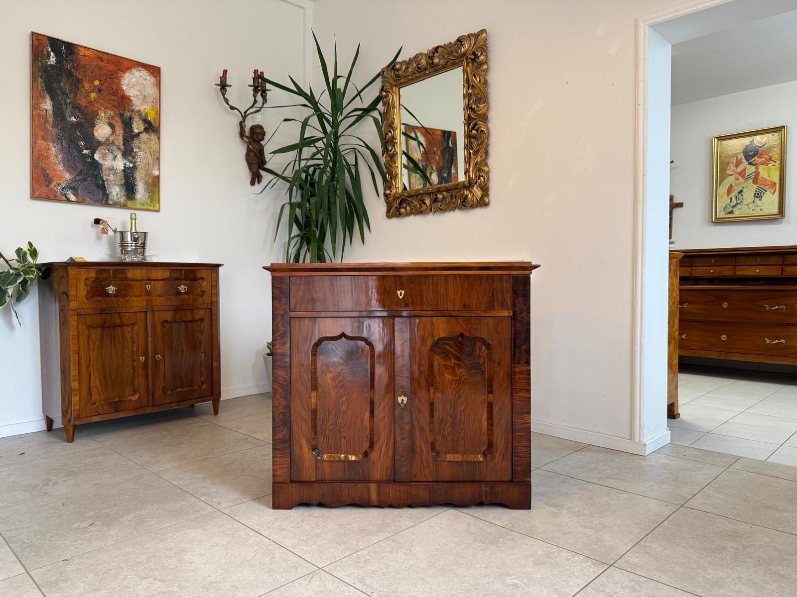 Sale Restaurierte Biedermeier Anrichte Trumeau Nussholz G1832-1
