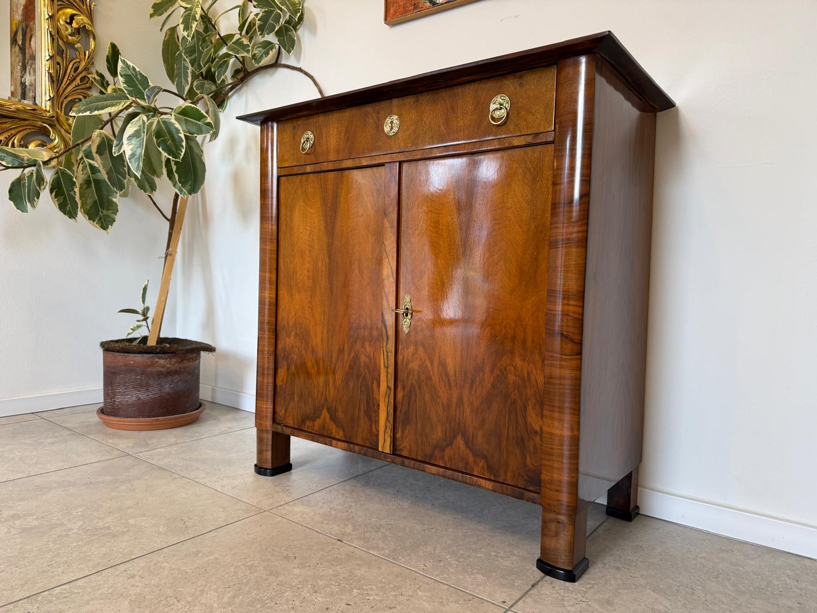 Biedermeier Trumeau Stil Nussholz Anrichte D2291