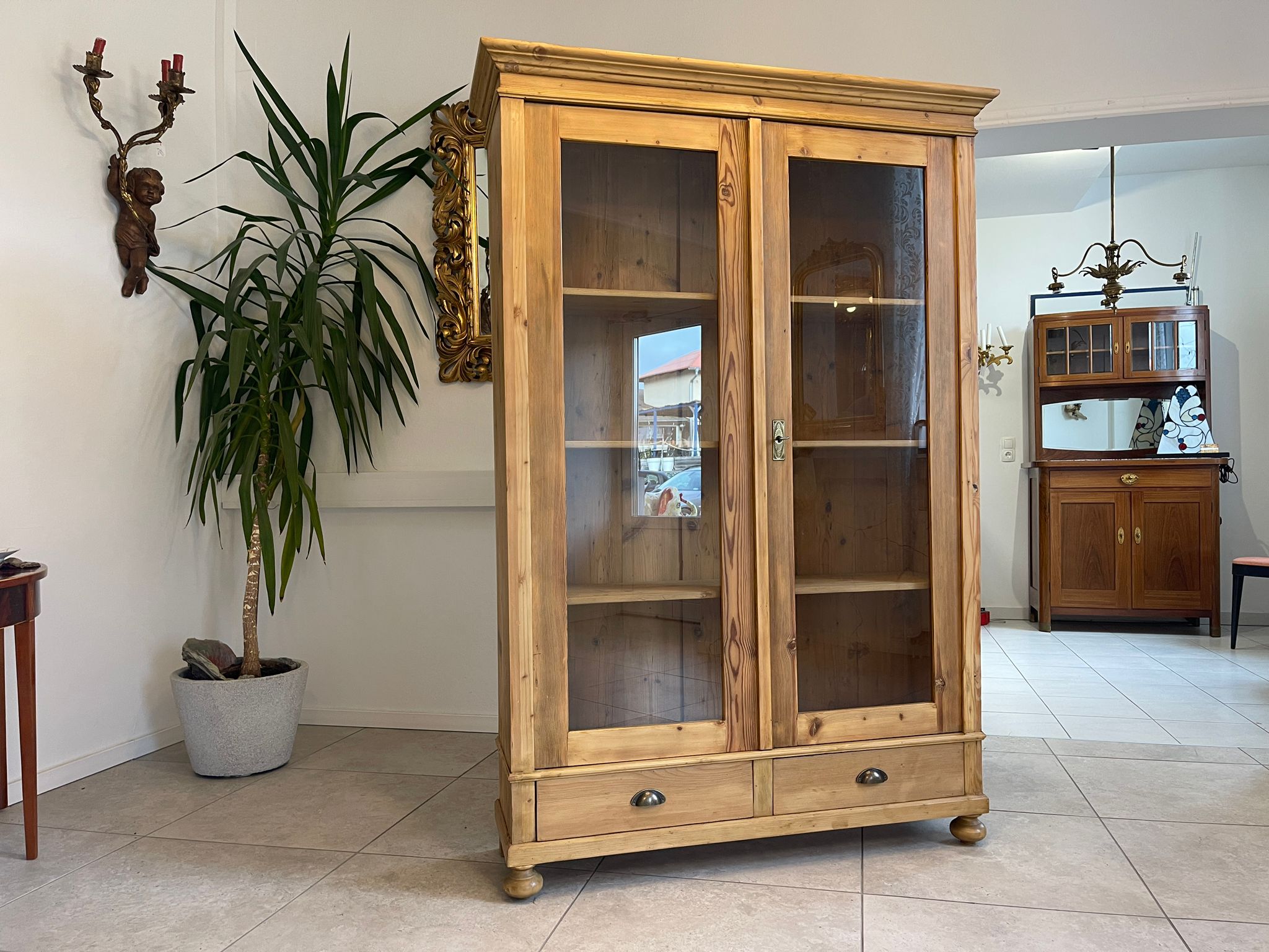 271d813b-d048-49fb-ad7d-449cded756dc Restaurierte Jugendstil Vitrine Bauernvitrine Bauernschrank A5094