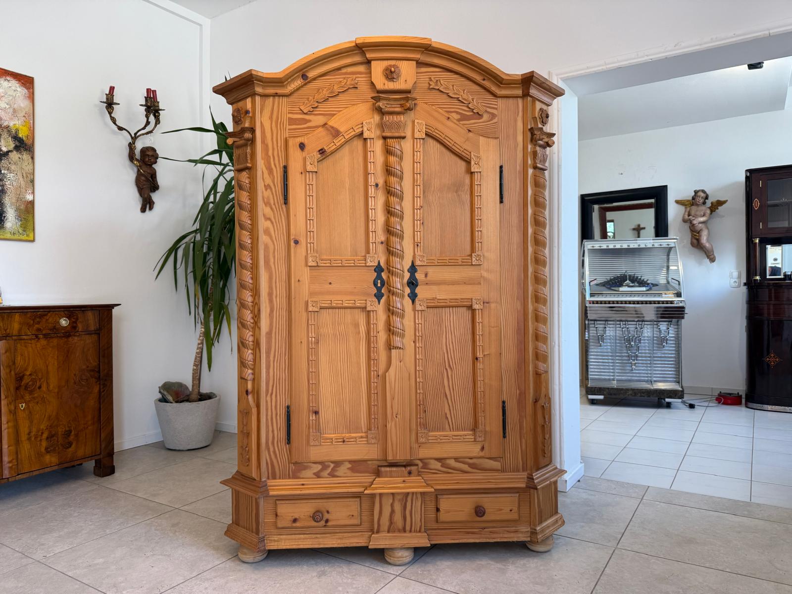 Bauernschrank Landhausschrank Barockstil Kleiderkasten Weichholz Alt & Antik D2514