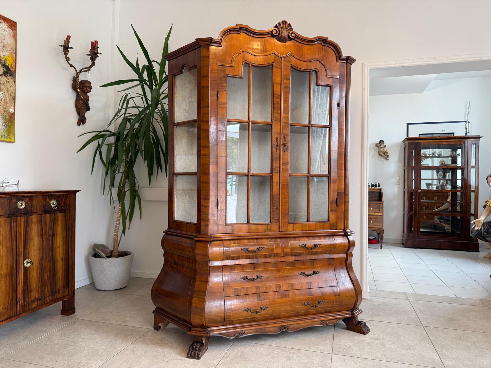Barockstil Vitrine Nussholz Glasschrank Bücherschrank G2103