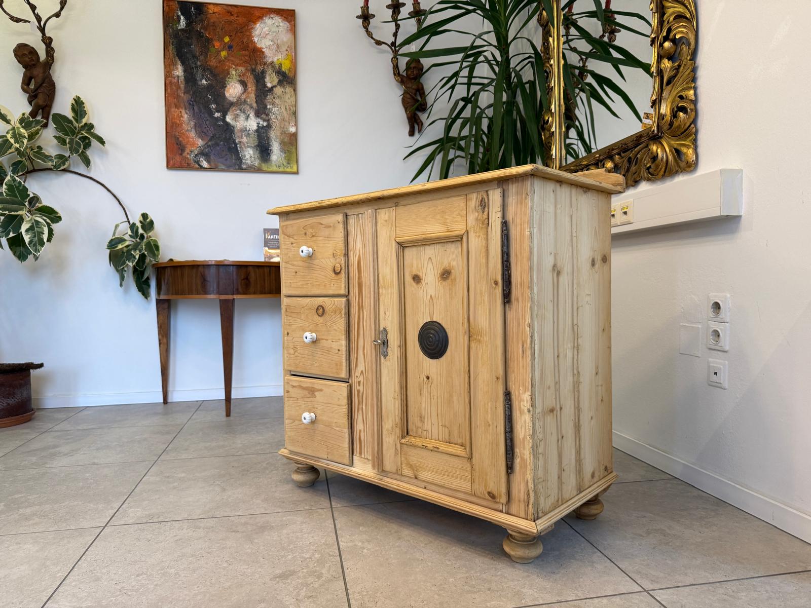 Uriger Brotschrank Biedermeier Almerschrank Vorratsschrank Bauernkasten D1101