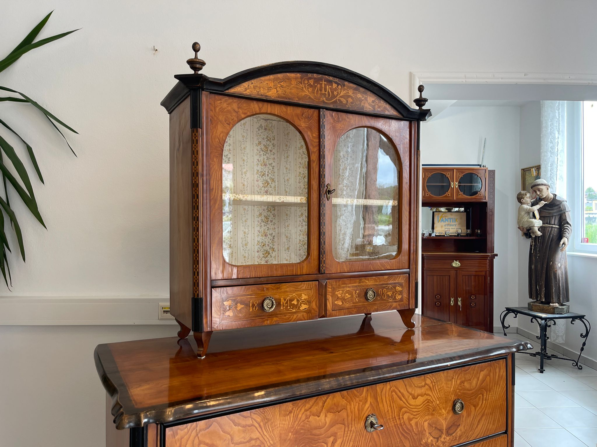 a52a1fc1-0f1f-4120-8d10-0609c7970a2b Aufsatzvitrine Aufsatzkommode Vitrine Bücherschrank A4382