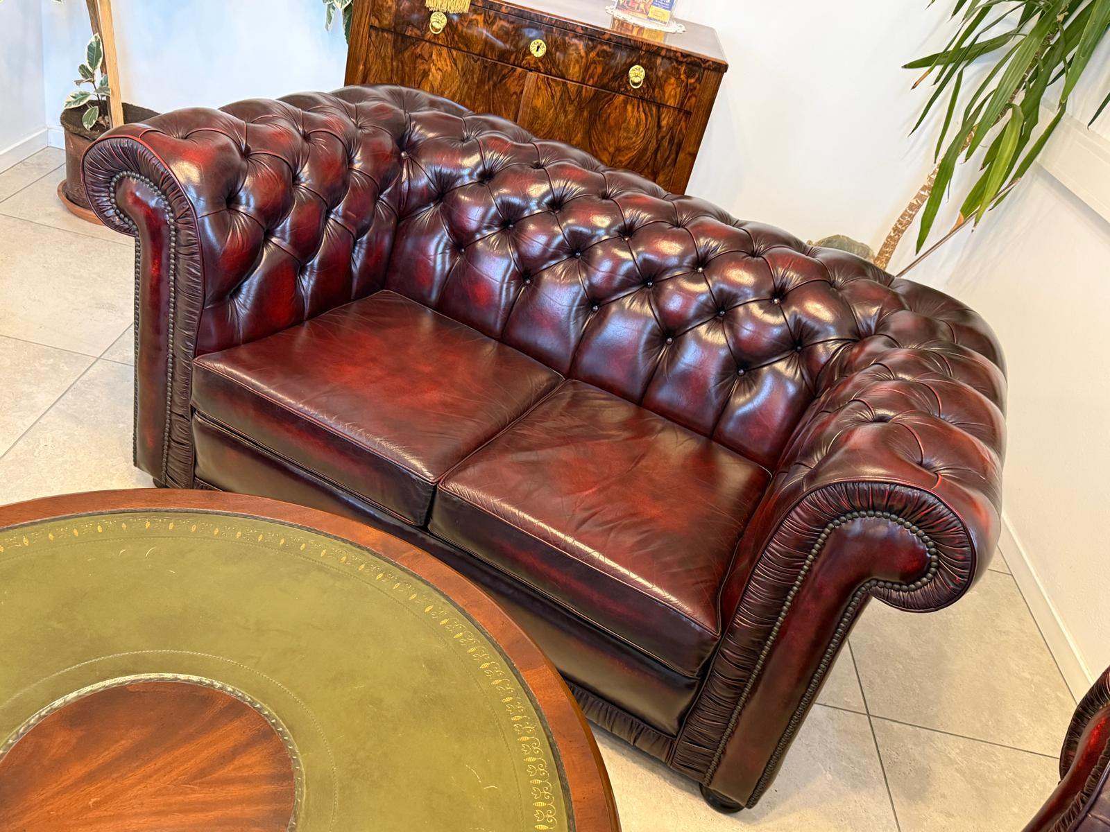 Chesterfield Ensemble 3 teilig Ledersofa Fauteuils Clubmöbel Cultmöbel D1110