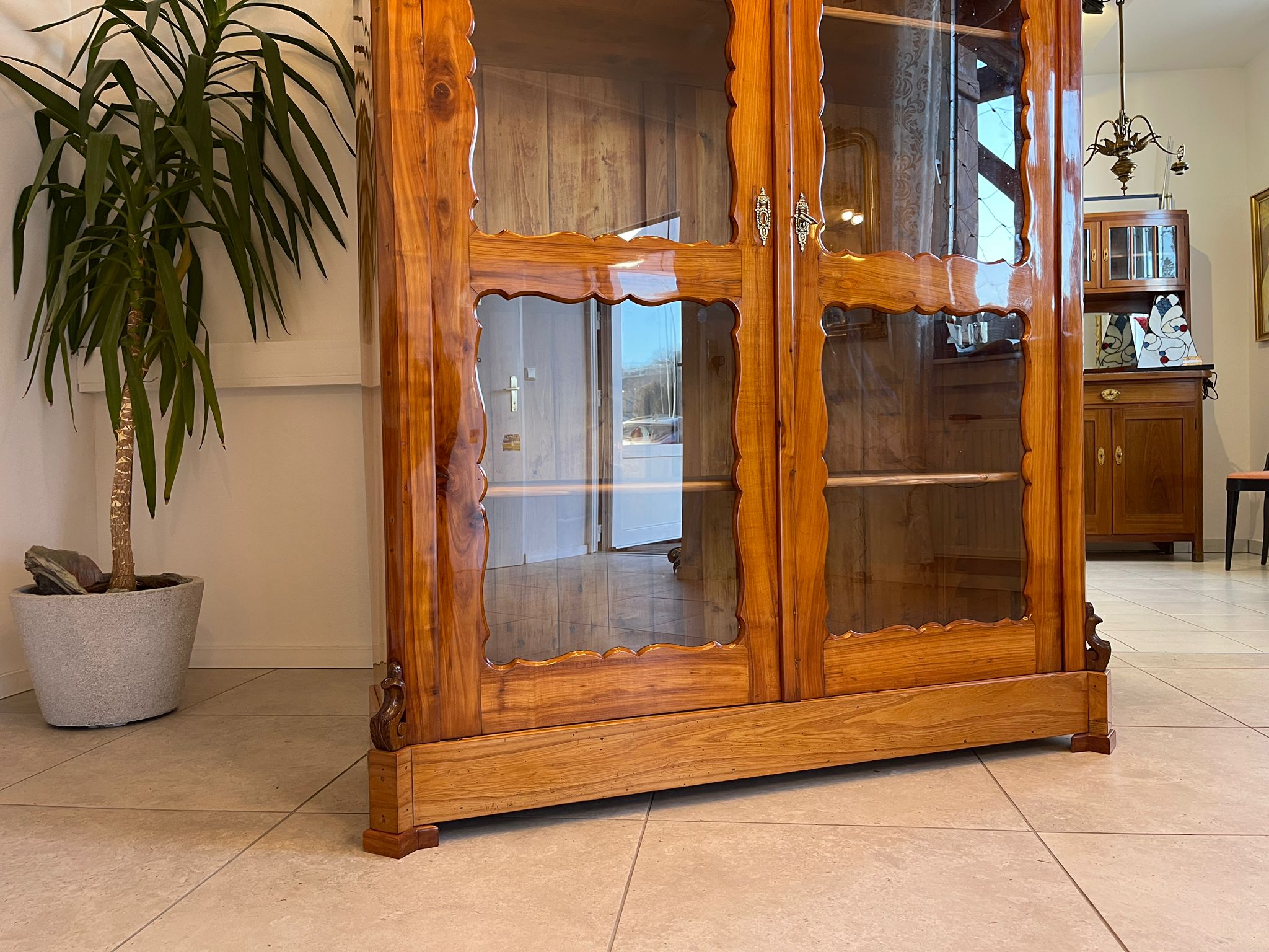 a5d9459d-83aa-49ad-b27a-3f201577fb6e Biedermeier Bücherschrank Antique Kirschholz Glasvitrine Restauriert A5108