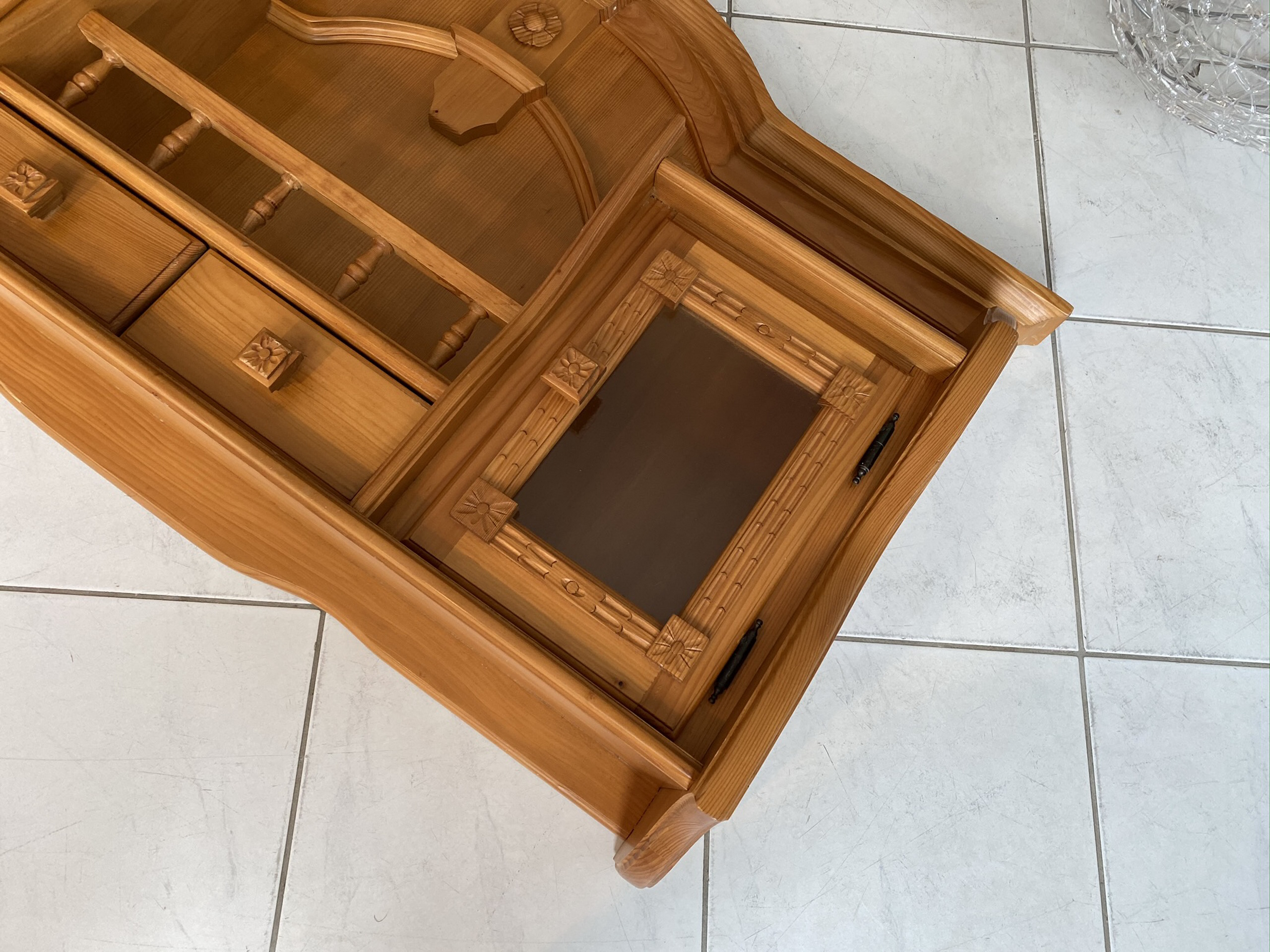 IMG_0722TlhnxX8Hx40Xs Hübsches altes bäuerliches Wandregal in Beige - Schmales Stellage E1522