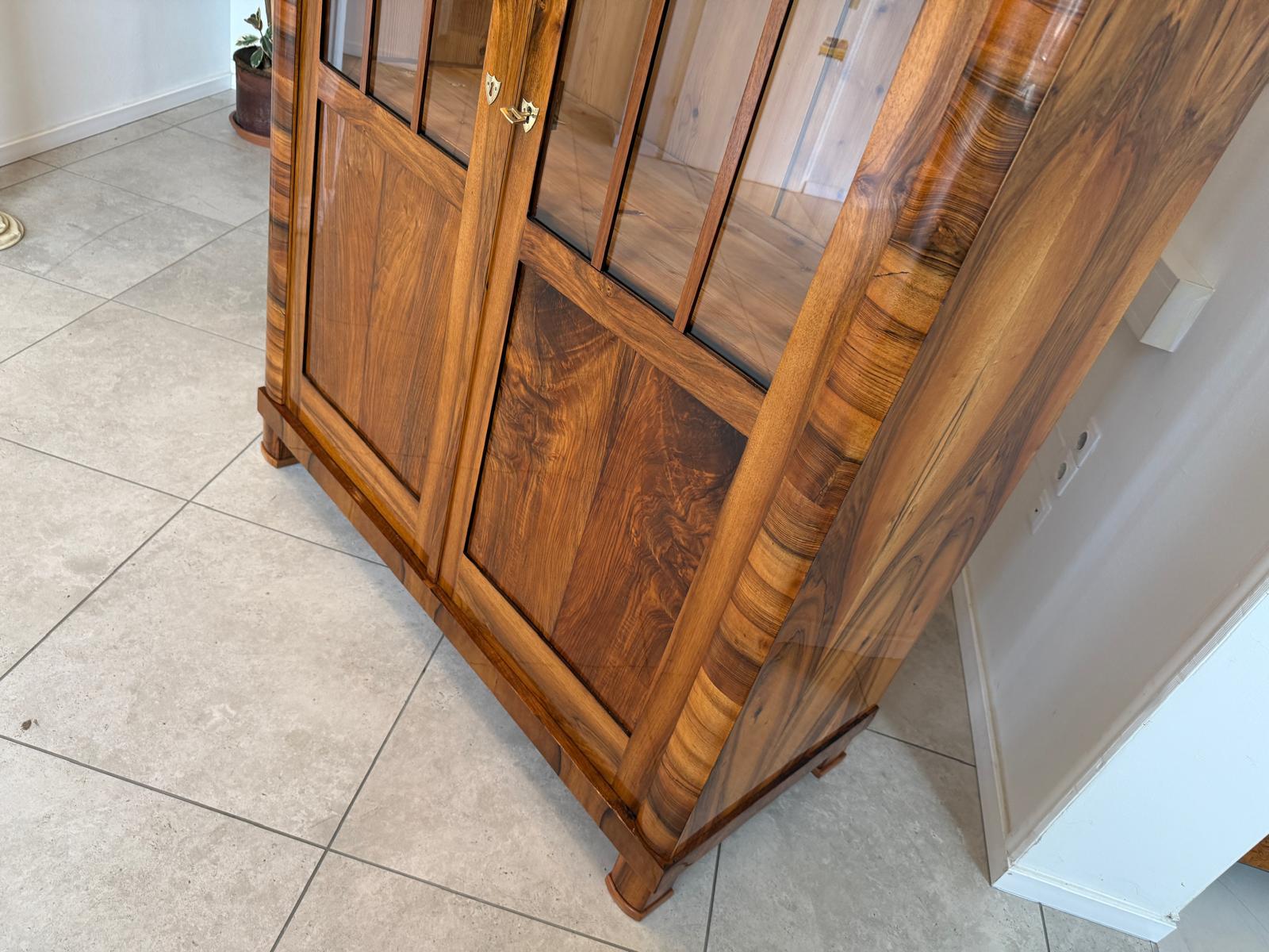 SALE Biedermeier Vitrine Bücherschrank Sammlervitrine Nussholz Antiquität G1813